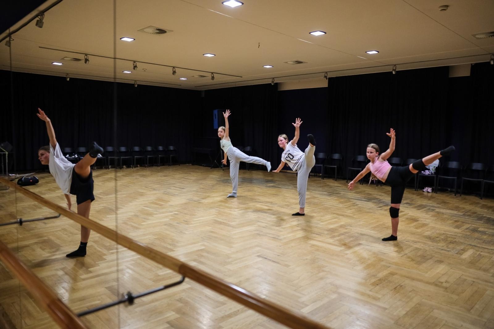 Zdjęcie w galerii na portalu naszraciborz.pl: Taniec współczesny na warsztacie w RCK wiadomości z regionu