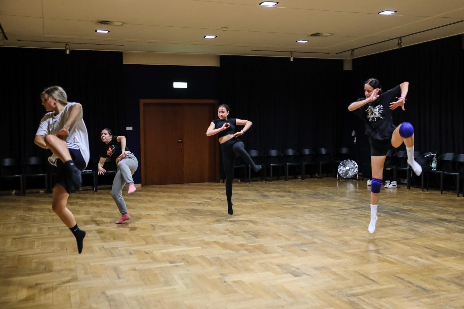 Zdjęcie w galerii na portalu naszraciborz.pl: Taniec współczesny na warsztacie w RCK wiadomości z regionu