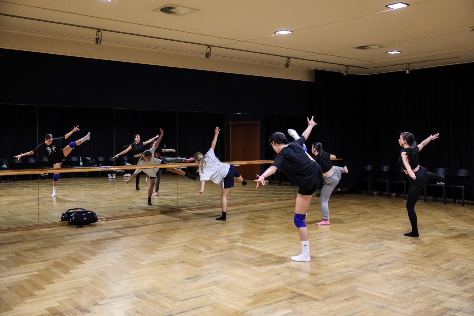 Zdjęcie w galerii na portalu naszraciborz.pl: Taniec współczesny na warsztacie w RCK wiadomości z regionu