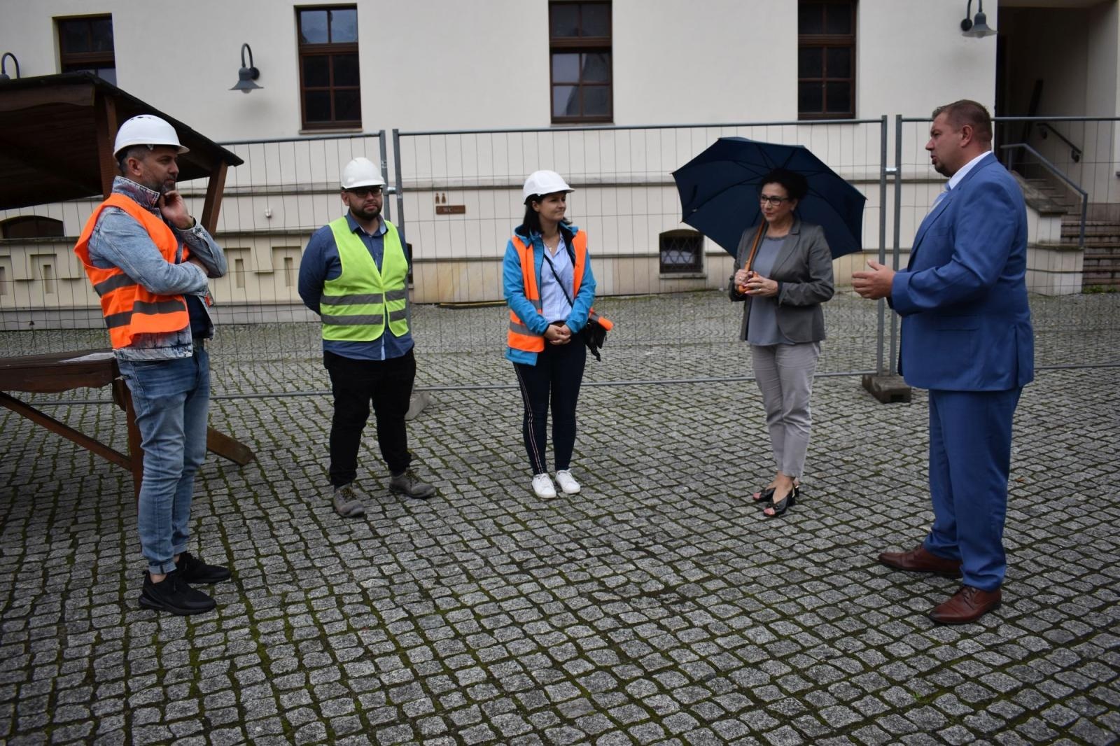 Zdjęcie w galerii na portalu naszraciborz.pl: Plac budowy na zamku przekazany. Powstaje multimedialne muzeum wiadomości z regionu