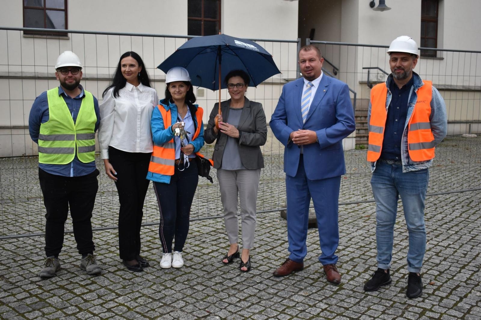 Zdjęcie w galerii na portalu naszraciborz.pl: Plac budowy na zamku przekazany. Powstaje multimedialne muzeum wiadomości z regionu