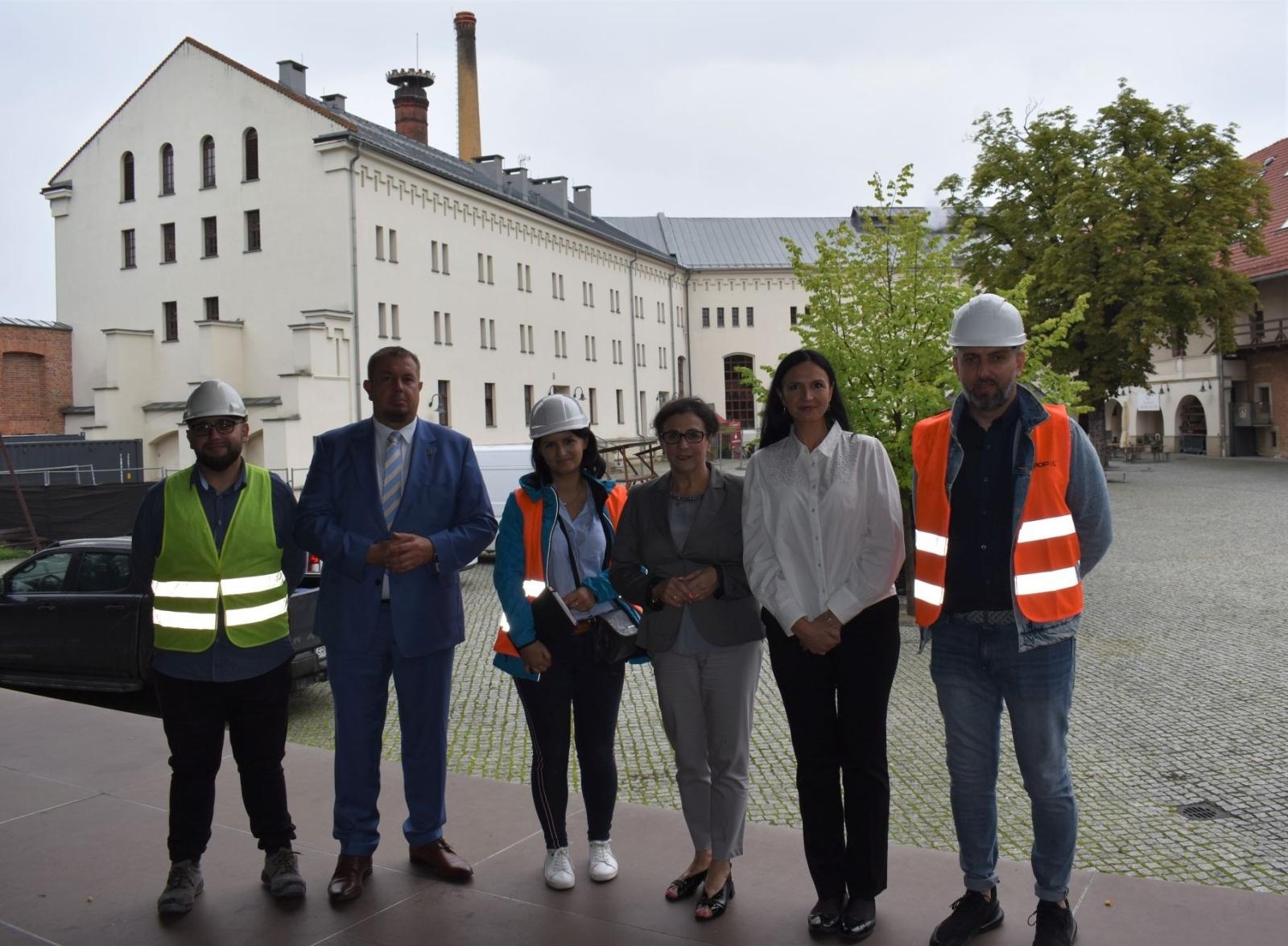 Zdjęcie w galerii na portalu naszraciborz.pl: Plac budowy na zamku przekazany. Powstaje multimedialne muzeum wiadomości z regionu
