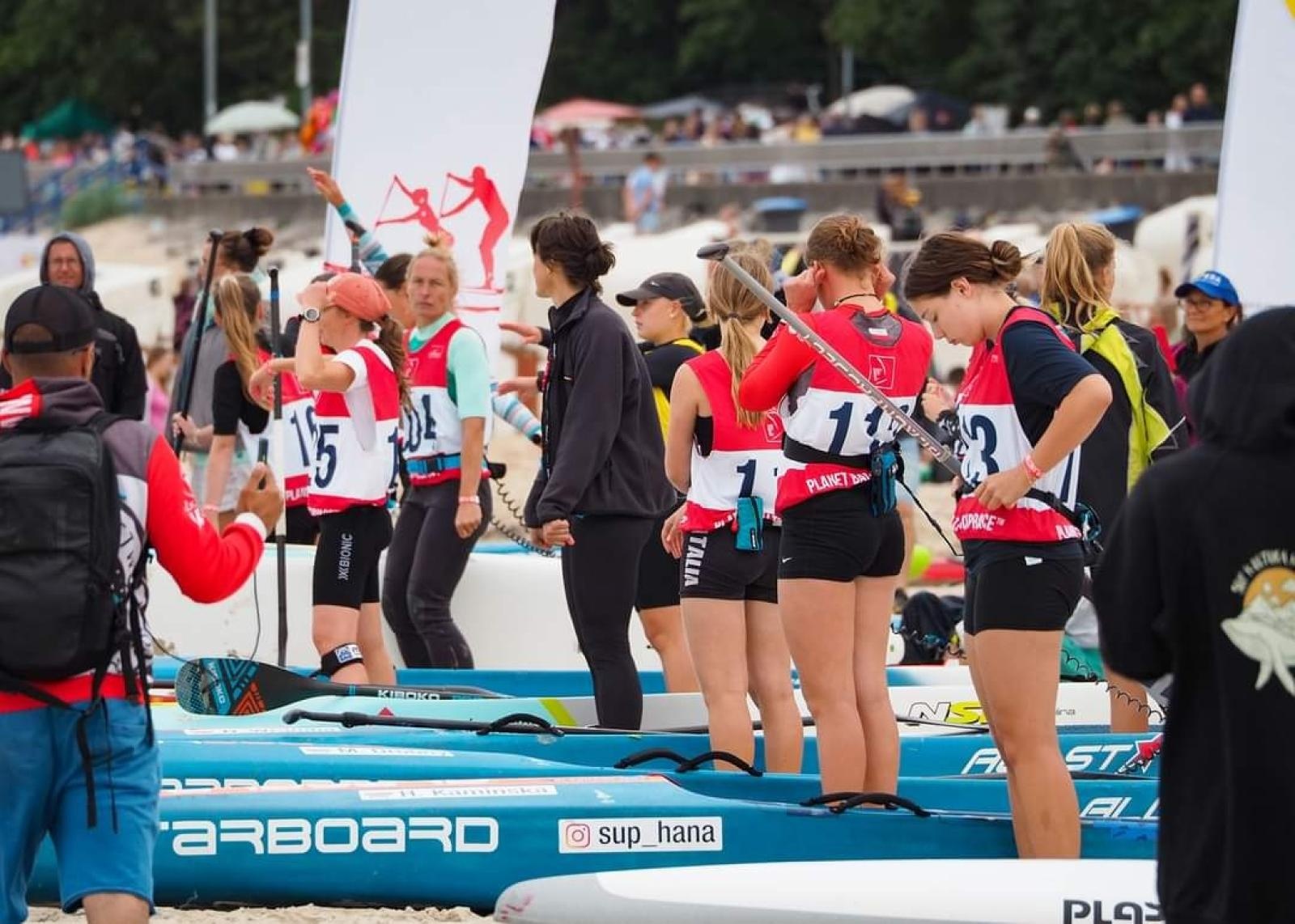 Zdjęcie w galerii na portalu naszraciborz.pl: Raciborzanki na podium Planet Baltic SUP Race wiadomości z regionu