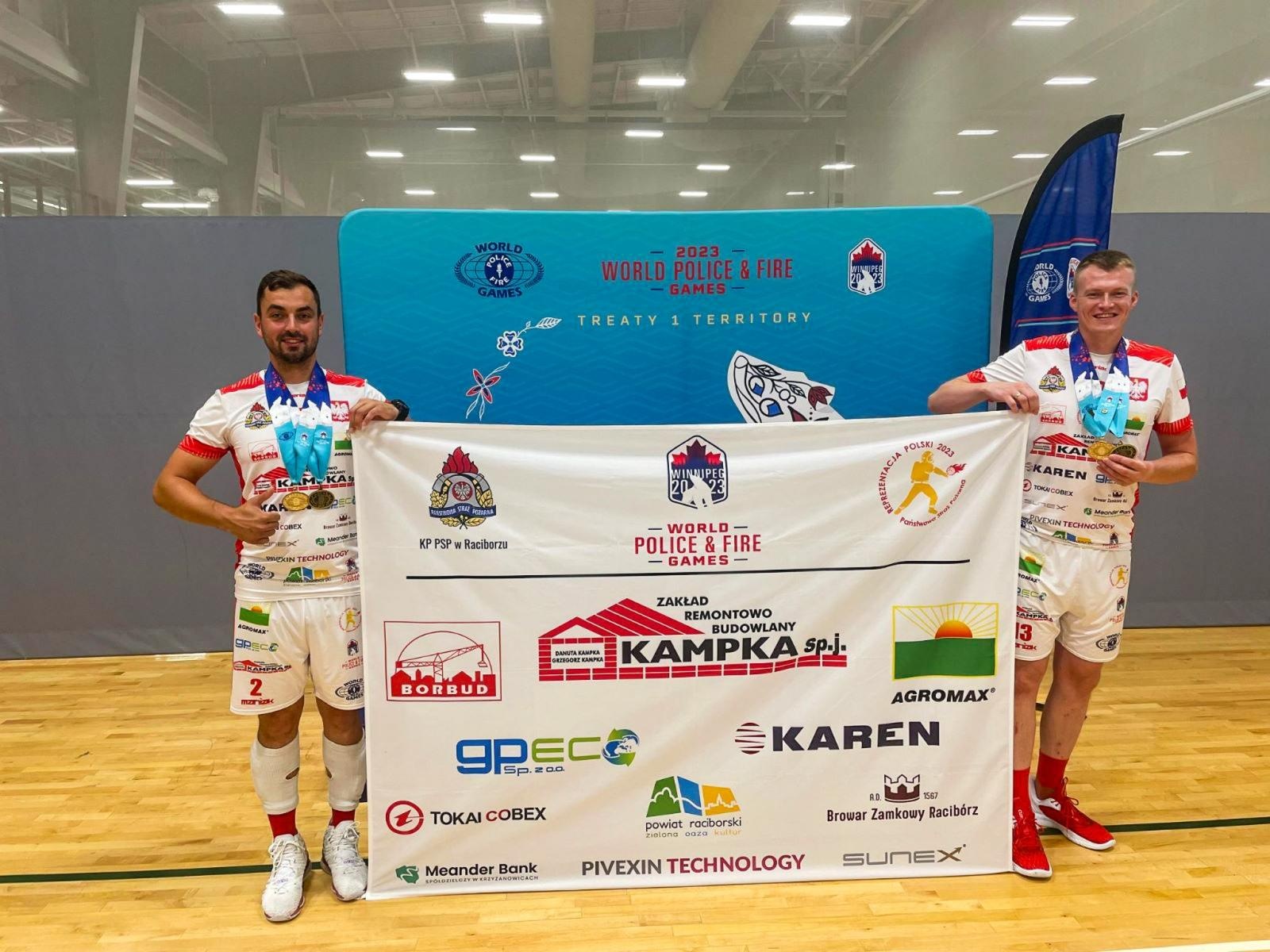 Zdjęcie w galerii na portalu naszraciborz.pl: Raciborscy strażacy wrócili z Kanady z medalami wiadomości z regionu