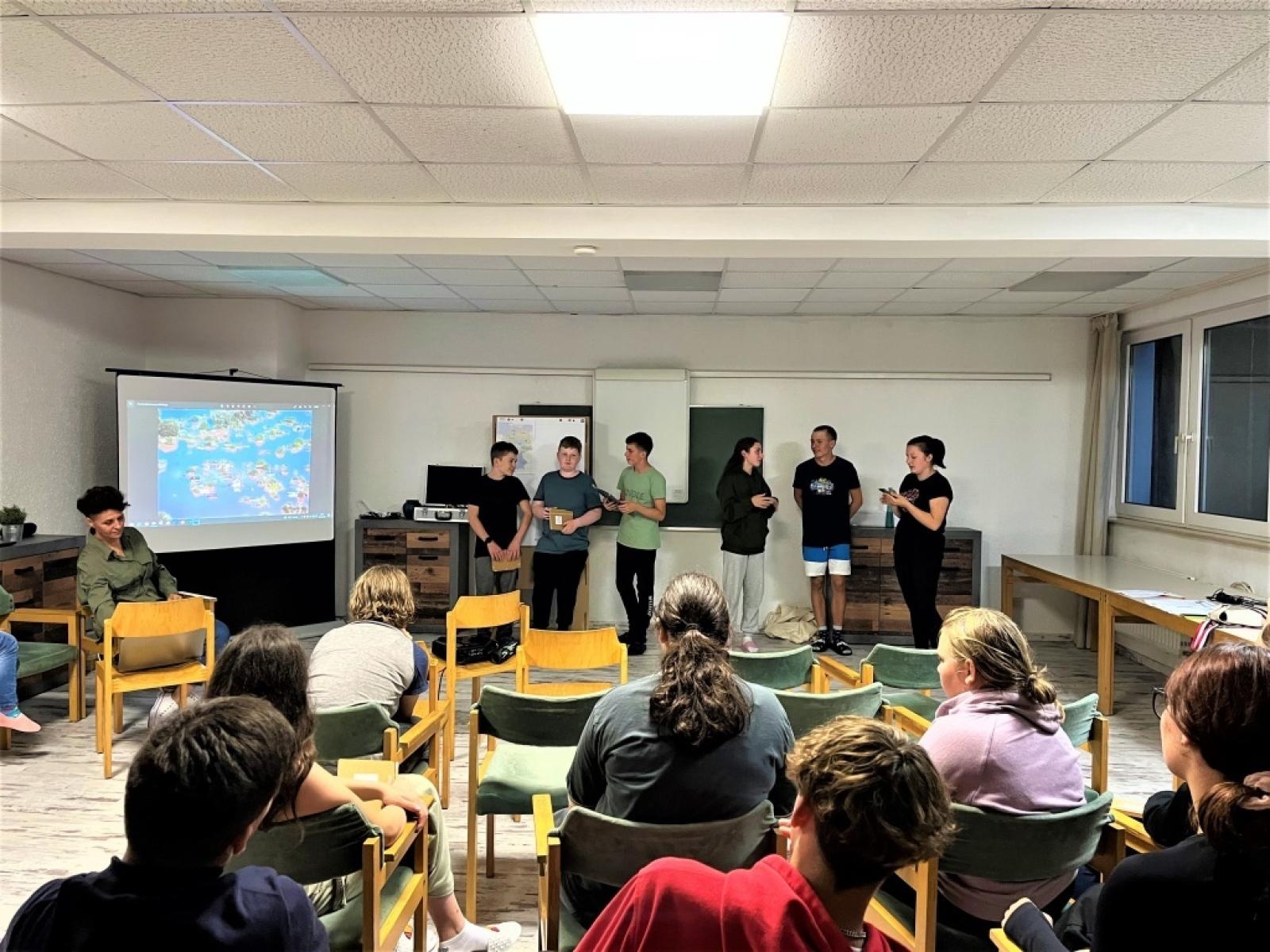 Zdjęcie w galerii na portalu naszraciborz.pl: Młodzież z trzech partnerskich powiatów zgłębiała relację człowiek-las wiadomości z regionu