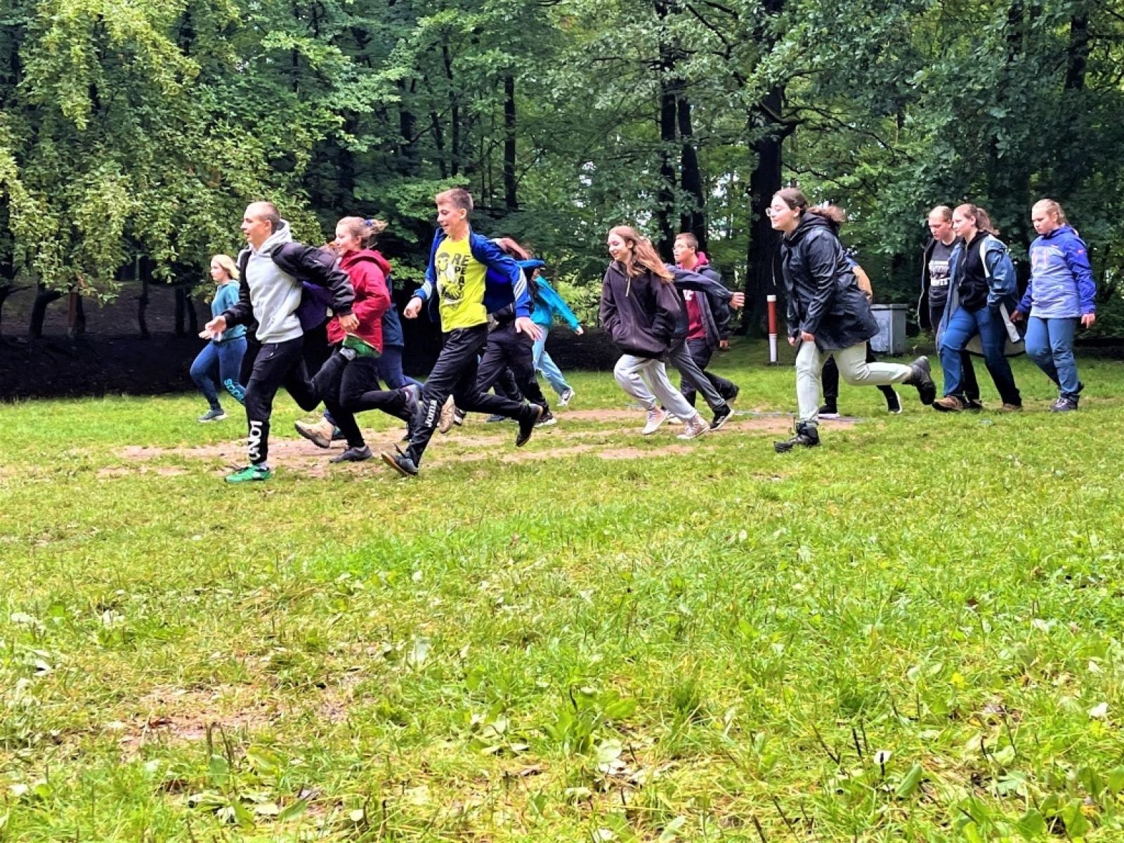 Zdjęcie w galerii na portalu naszraciborz.pl: Młodzież z trzech partnerskich powiatów zgłębiała relację człowiek-las wiadomości z regionu