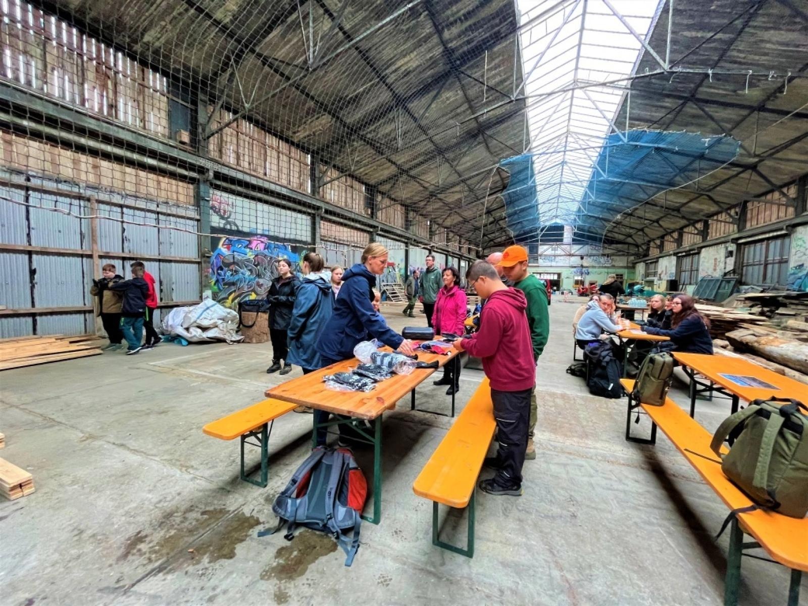 Zdjęcie w galerii na portalu naszraciborz.pl: Młodzież z trzech partnerskich powiatów zgłębiała relację człowiek-las wiadomości z regionu