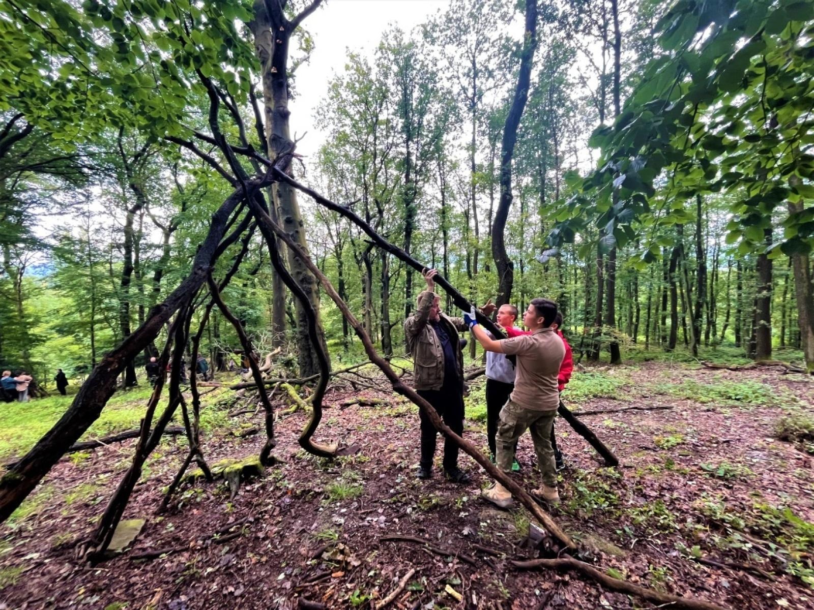 Zdjęcie w galerii na portalu naszraciborz.pl: Młodzież z trzech partnerskich powiatów zgłębiała relację człowiek-las wiadomości z regionu
