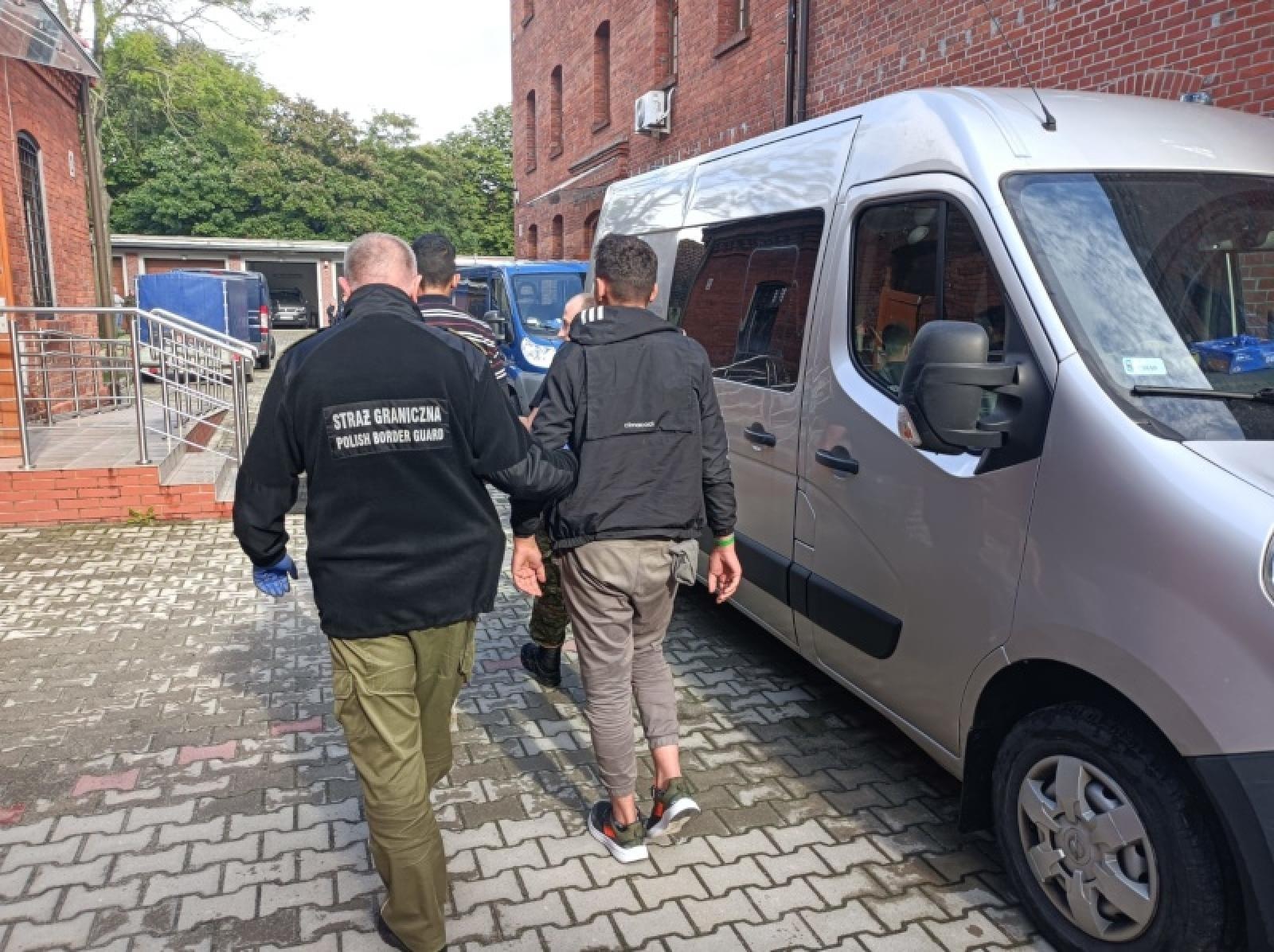 Zdjęcie w galerii na portalu naszraciborz.pl: Śląska SG z Raciborza o ujawnieniu kolejnego przemytu ludzi wiadomości z regionu