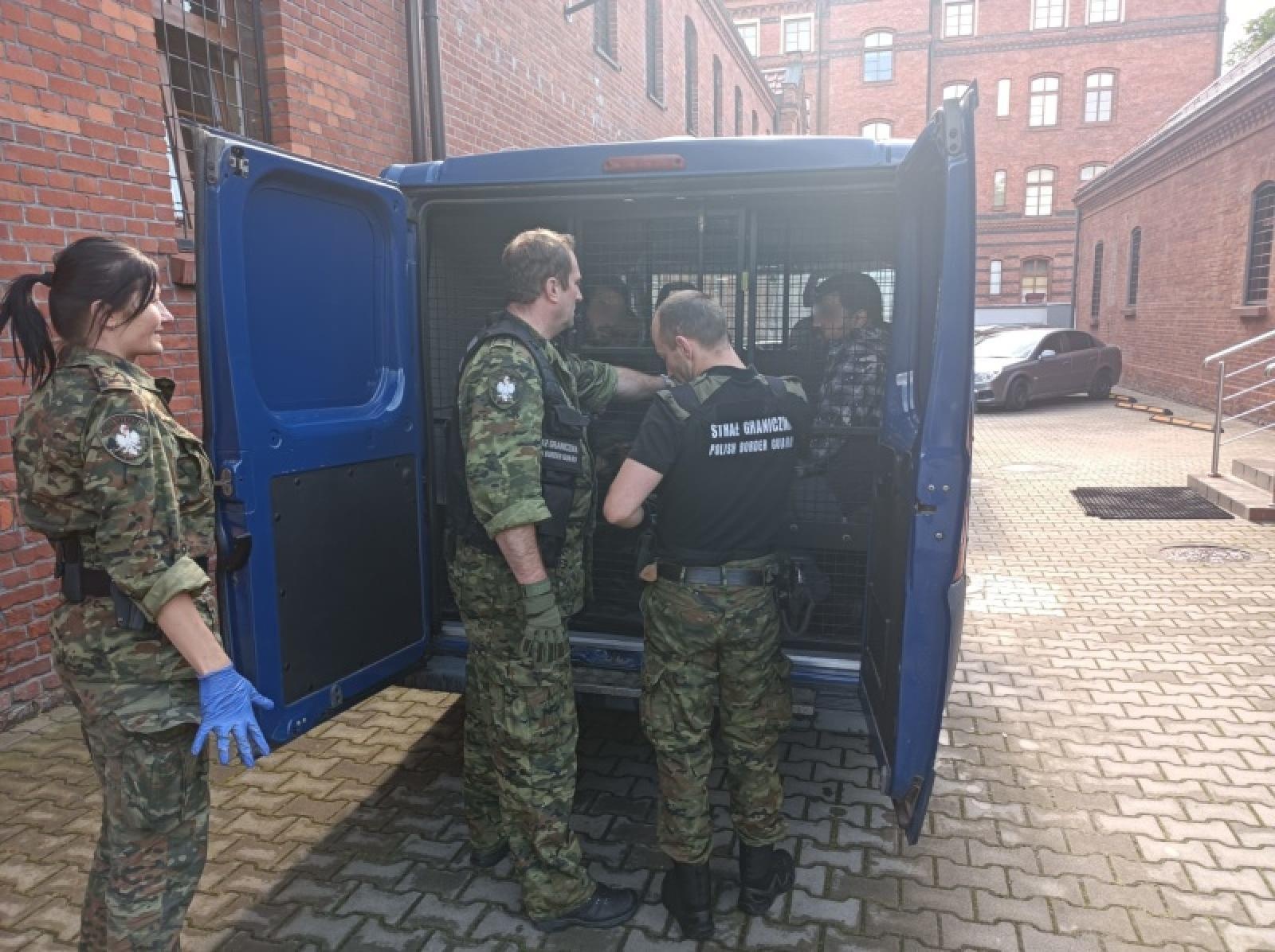 Zdjęcie w galerii na portalu naszraciborz.pl: Śląska SG z Raciborza o ujawnieniu kolejnego przemytu ludzi wiadomości z regionu