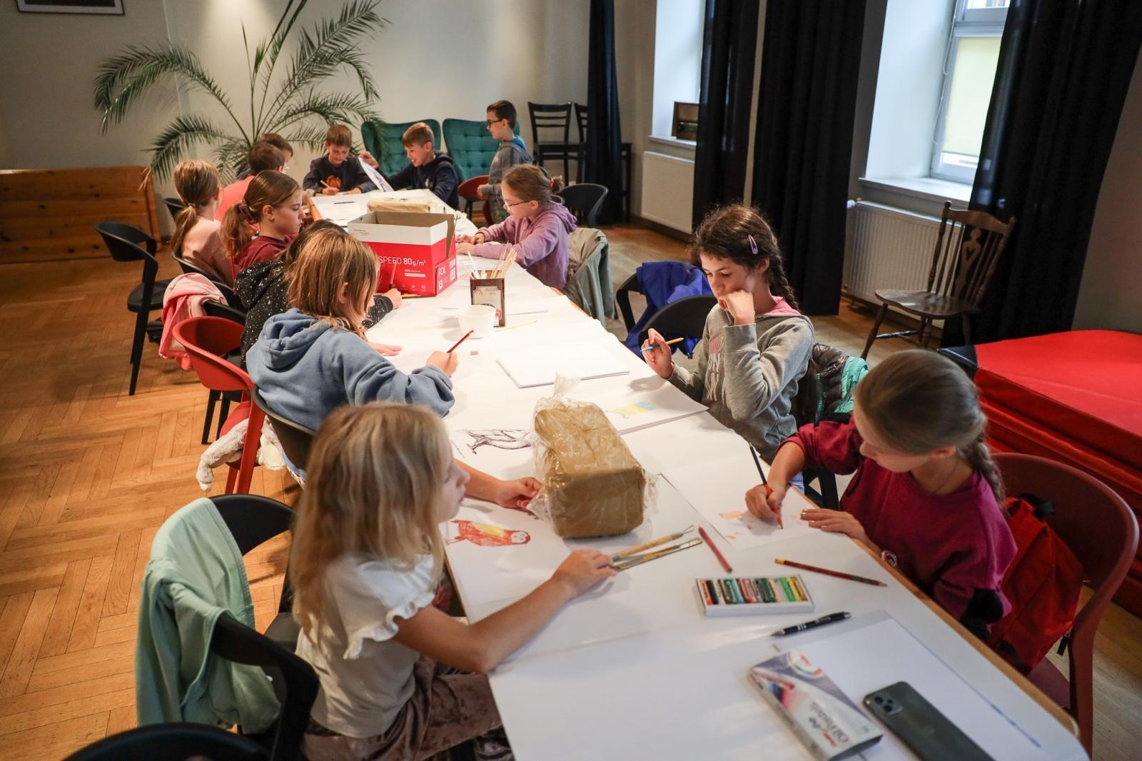 Zdjęcie w galerii na portalu naszraciborz.pl: Wakacje w pracowni rzeźby. Relacja z RCK wiadomości z regionu