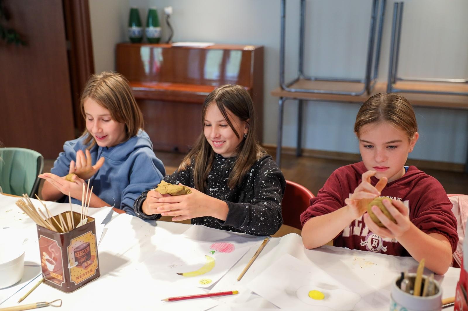 Zdjęcie w galerii na portalu naszraciborz.pl: Wakacje w pracowni rzeźby. Relacja z RCK wiadomości z regionu