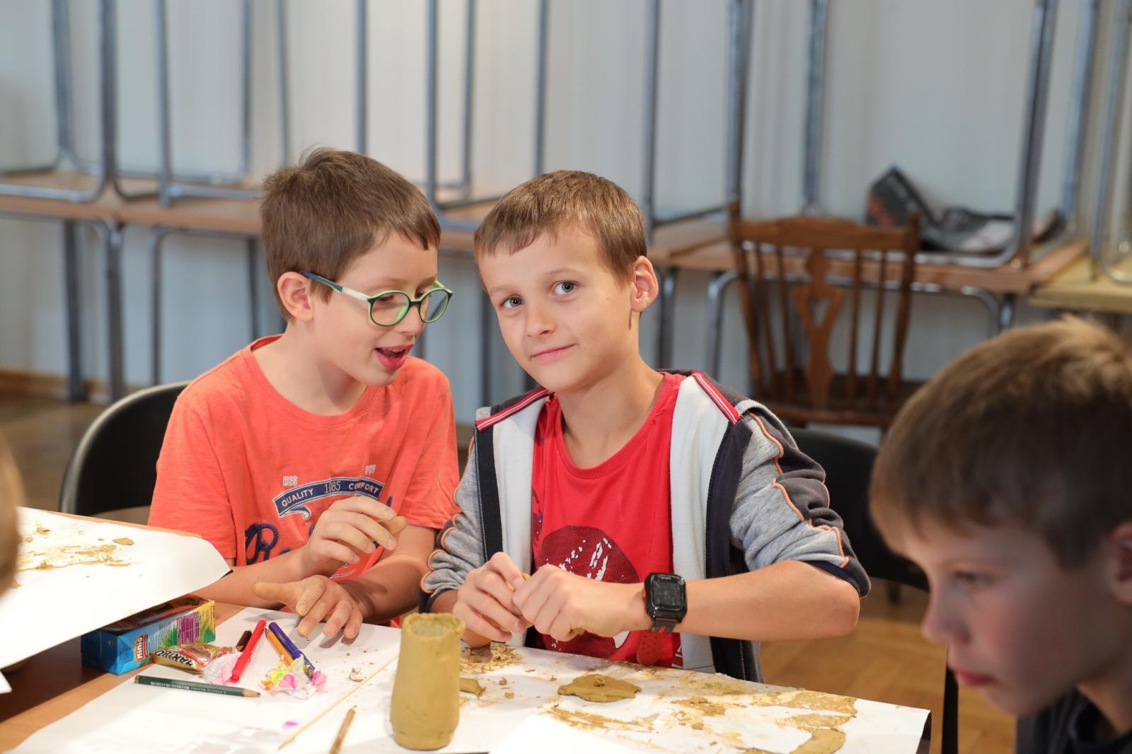 Zdjęcie w galerii na portalu naszraciborz.pl: Wakacje w pracowni rzeźby. Relacja z RCK wiadomości z regionu