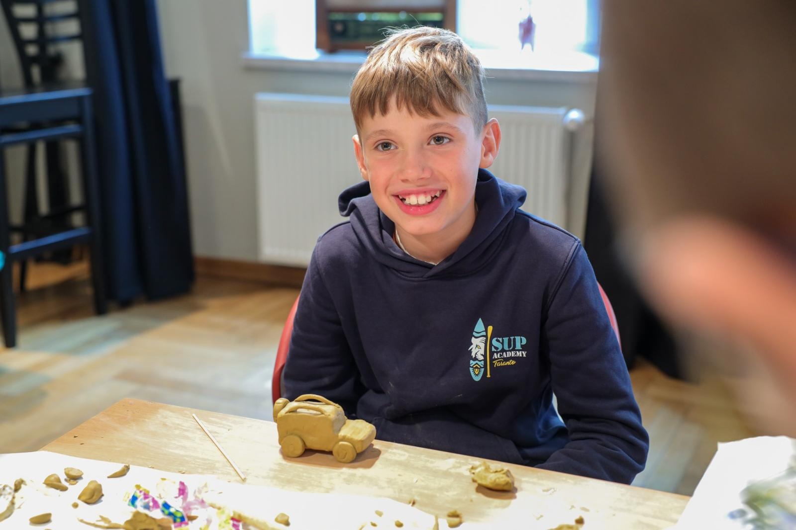 Zdjęcie w galerii na portalu naszraciborz.pl: Wakacje w pracowni rzeźby. Relacja z RCK wiadomości z regionu