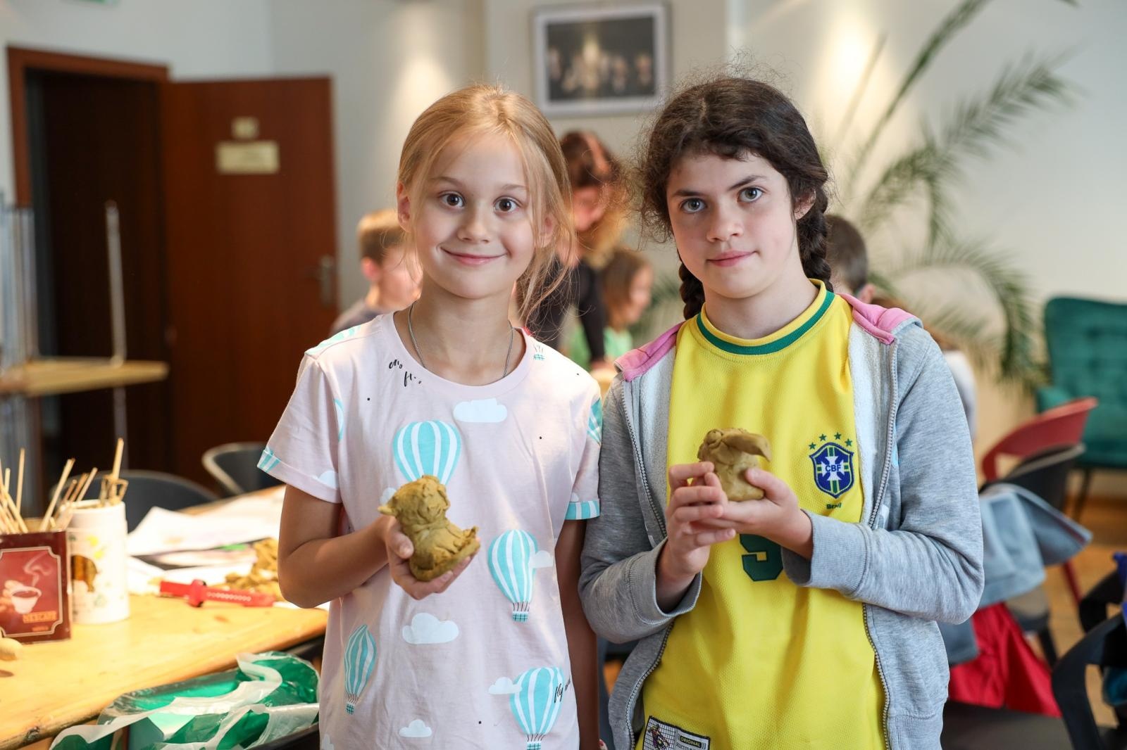 Zdjęcie w galerii na portalu naszraciborz.pl: Wakacje w pracowni rzeźby. Relacja z RCK wiadomości z regionu