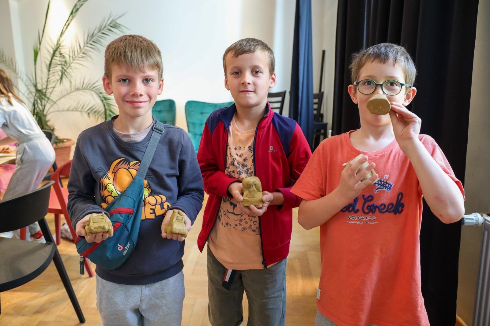 Zdjęcie w galerii na portalu naszraciborz.pl: Wakacje w pracowni rzeźby. Relacja z RCK wiadomości z regionu