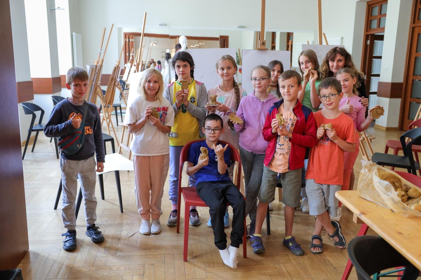 Zdjęcie w galerii na portalu naszraciborz.pl: Wakacje w pracowni rzeźby. Relacja z RCK wiadomości z regionu