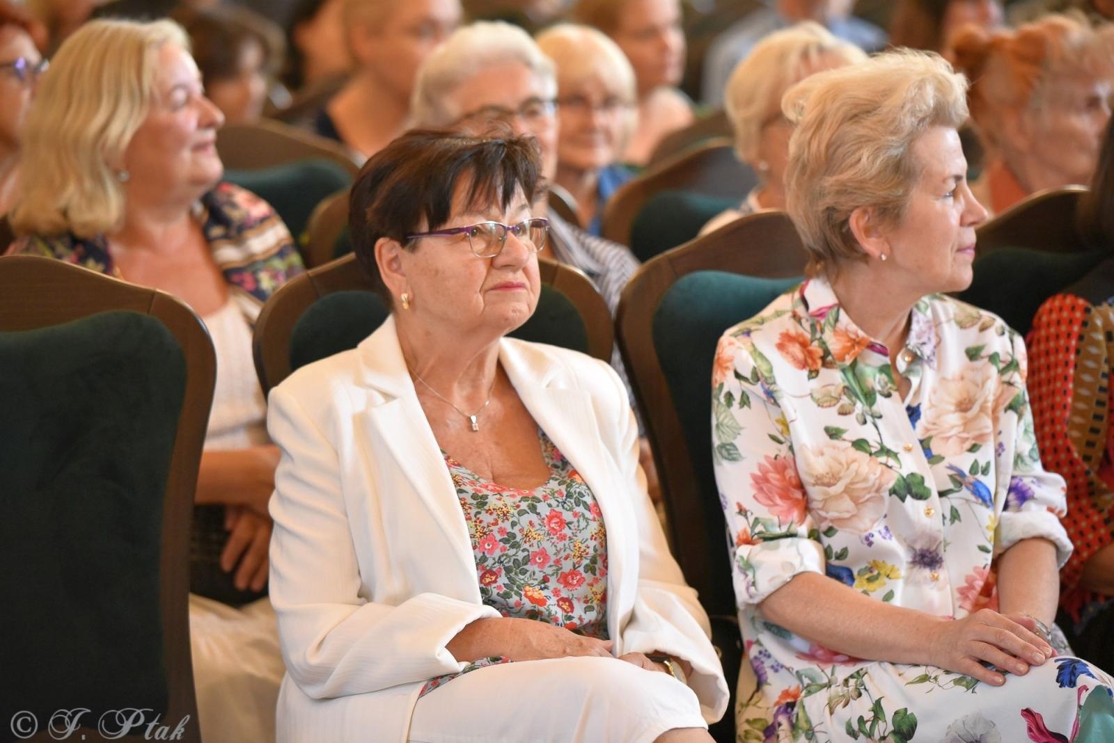 Zdjęcie w galerii na portalu naszraciborz.pl: Misterne kształty z wyobraźni Gurgena Gadachika [FOTO] wiadomości z regionu