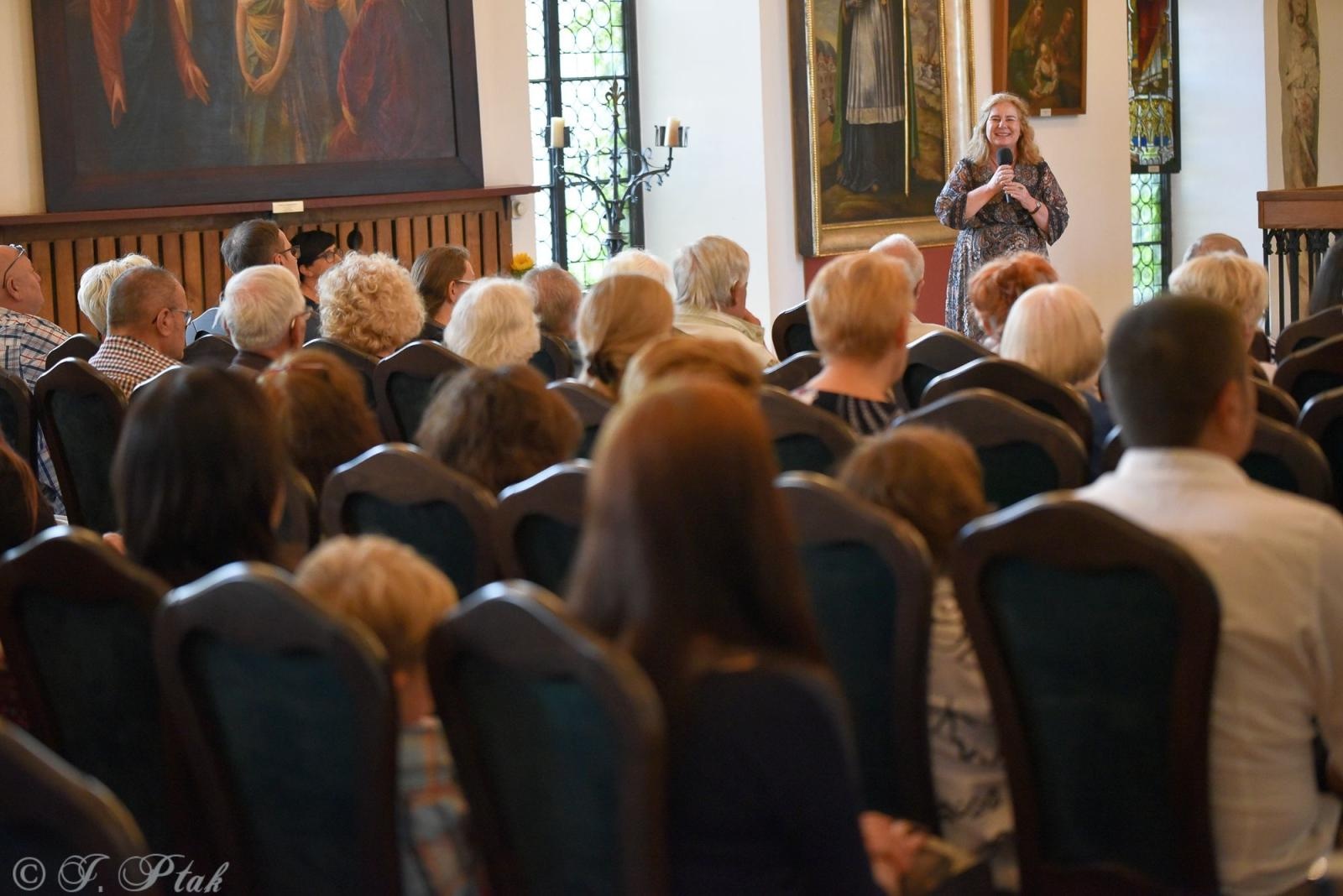 Zdjęcie w galerii na portalu naszraciborz.pl: Misterne kształty z wyobraźni Gurgena Gadachika [FOTO] wiadomości z regionu