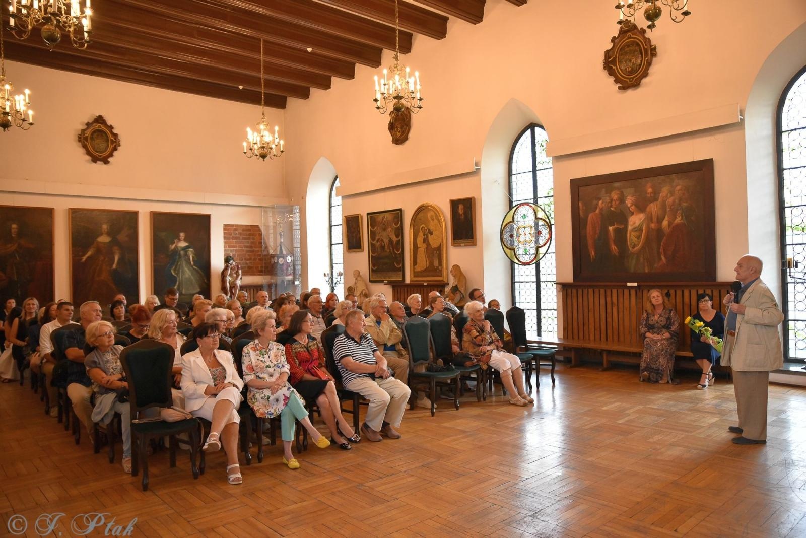Zdjęcie w galerii na portalu naszraciborz.pl: Misterne kształty z wyobraźni Gurgena Gadachika [FOTO] wiadomości z regionu