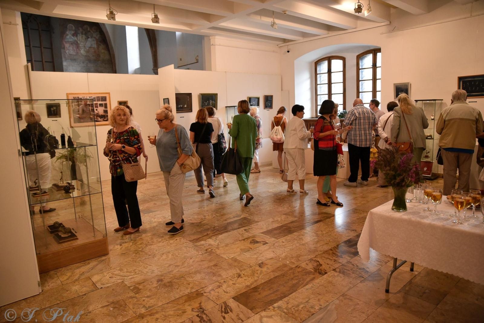 Zdjęcie w galerii na portalu naszraciborz.pl: Misterne kształty z wyobraźni Gurgena Gadachika [FOTO] wiadomości z regionu