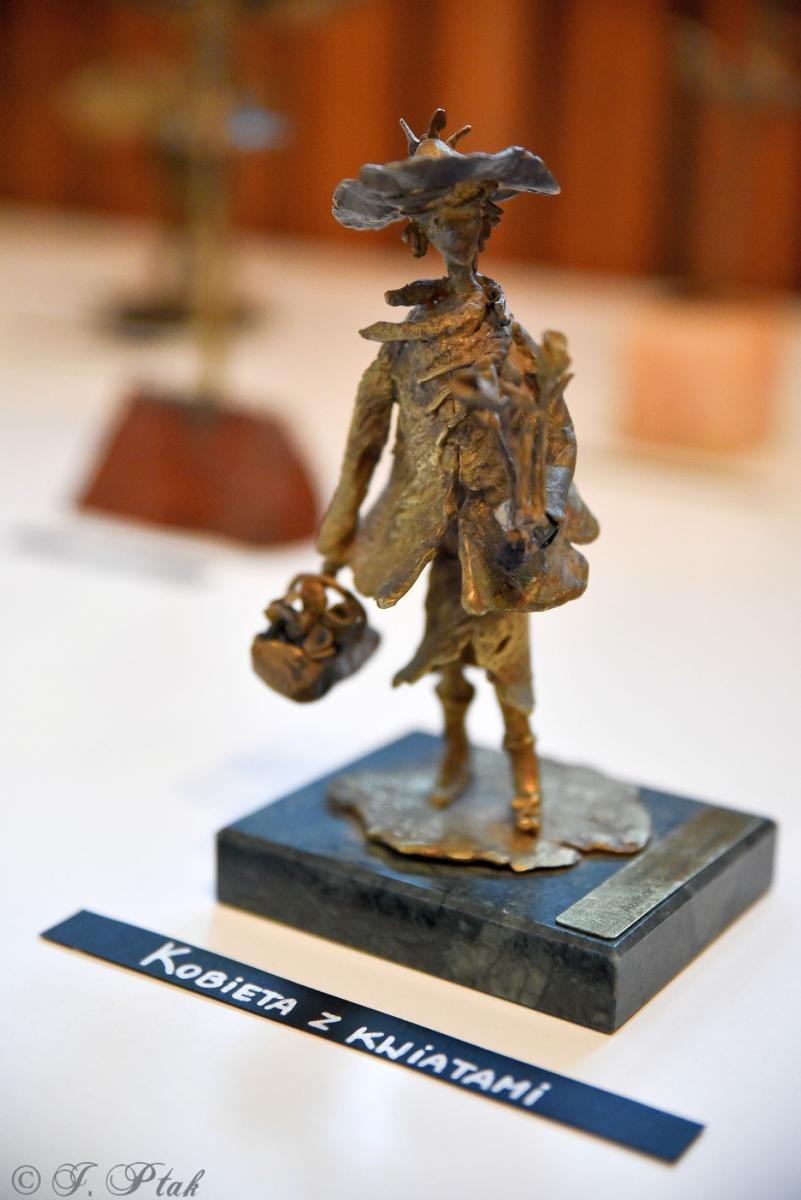 Zdjęcie w galerii na portalu naszraciborz.pl: Misterne kształty z wyobraźni Gurgena Gadachika [FOTO] wiadomości z regionu