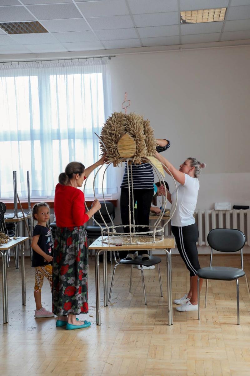 Zdjęcie w galerii na portalu naszraciborz.pl: Bez plastiku i sztucznych kwiatów. W Bojanowie przygotowali już koronę żniwną [FOTO] wiadomości z regionu