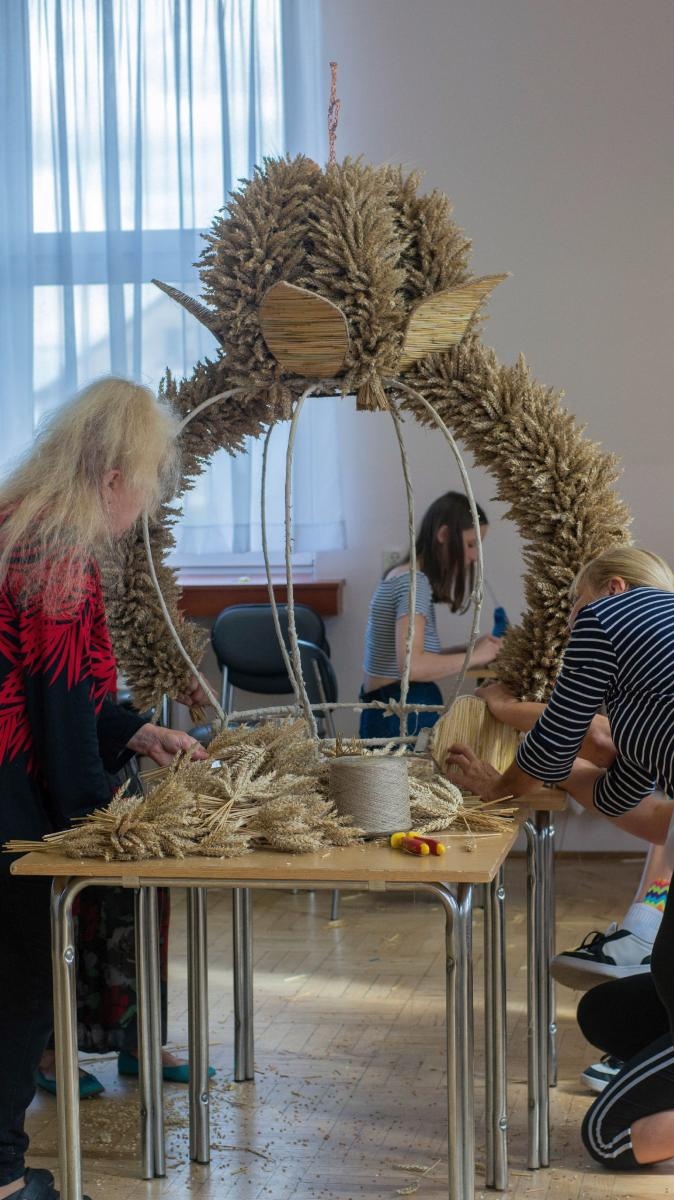 Zdjęcie w galerii na portalu naszraciborz.pl: Bez plastiku i sztucznych kwiatów. W Bojanowie przygotowali już koronę żniwną [FOTO] wiadomości z regionu