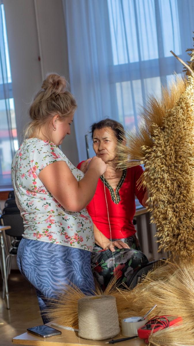 Zdjęcie w galerii na portalu naszraciborz.pl: Bez plastiku i sztucznych kwiatów. W Bojanowie przygotowali już koronę żniwną [FOTO] wiadomości z regionu