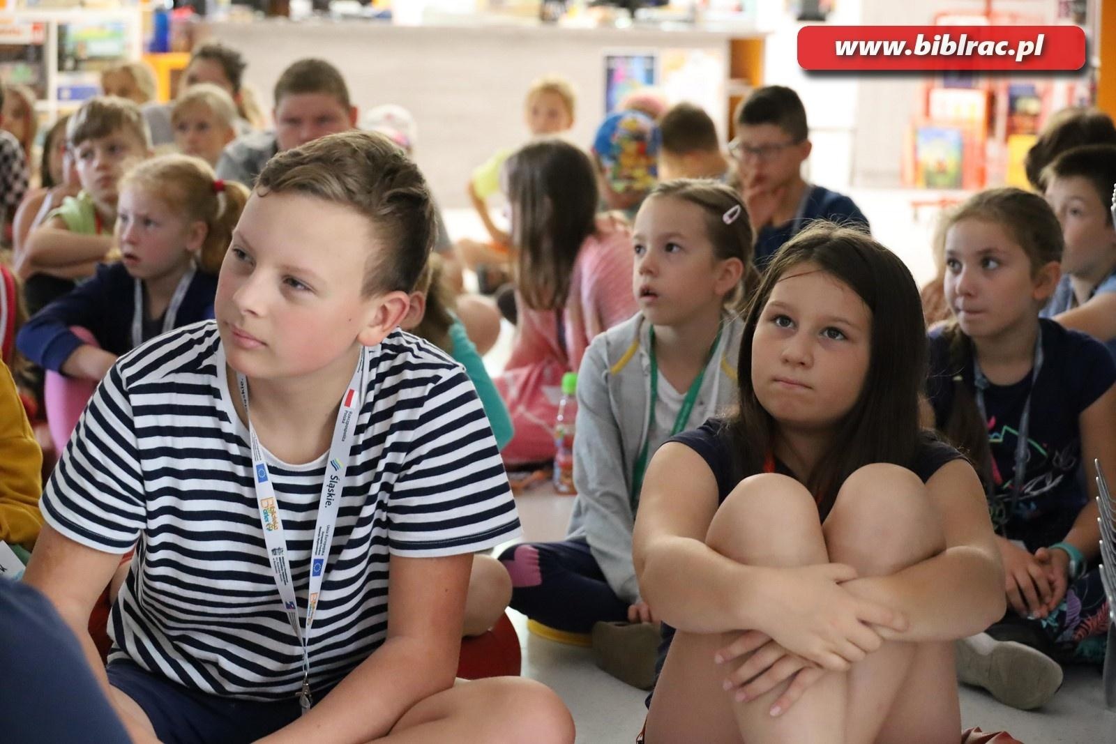 Zdjęcie w galerii na portalu naszraciborz.pl: Podróżować to żyć – Letni Wehikuł Czasu w Bibliotece wiadomości z regionu