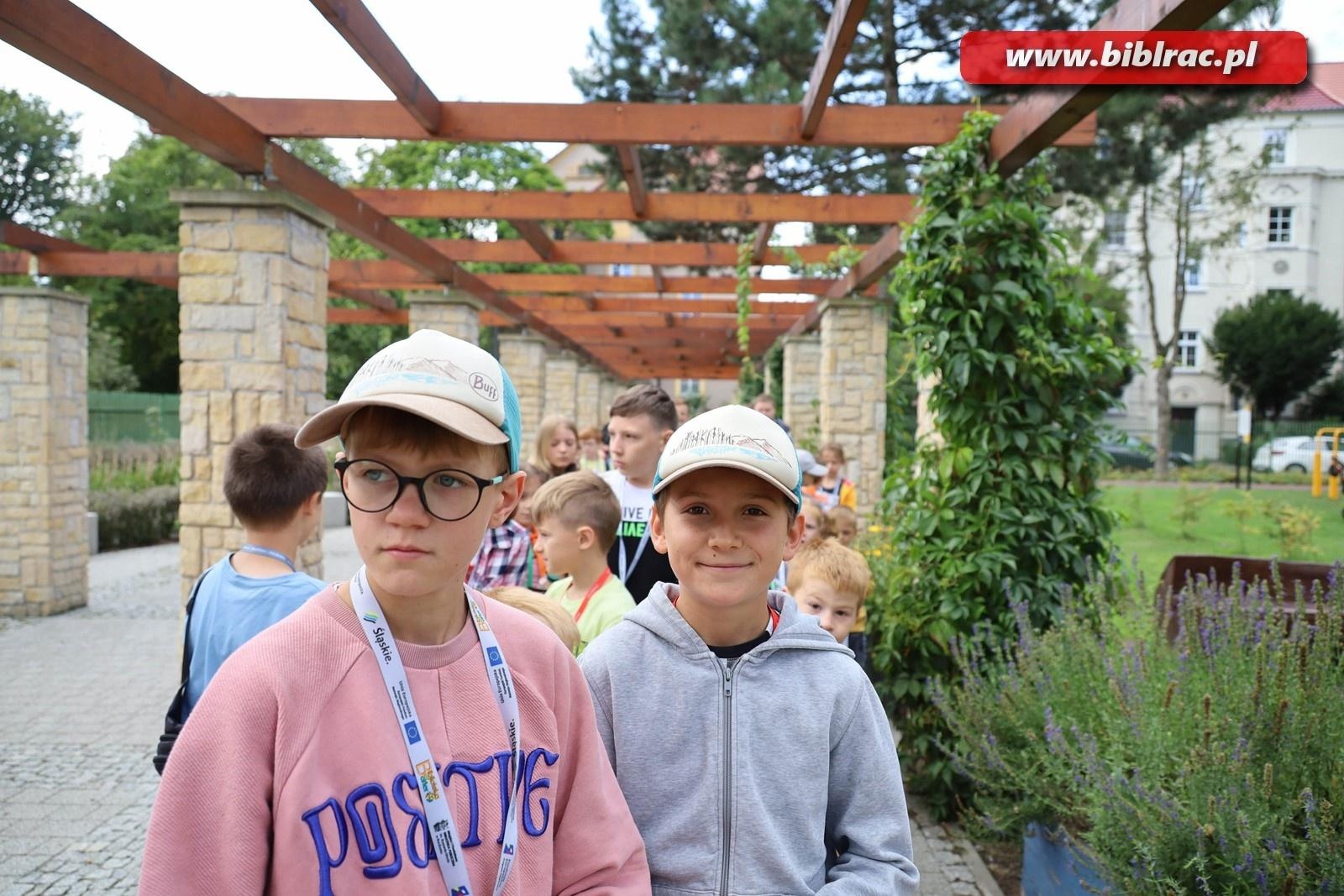 Zdjęcie w galerii na portalu naszraciborz.pl: Podróżować to żyć – Letni Wehikuł Czasu w Bibliotece wiadomości z regionu