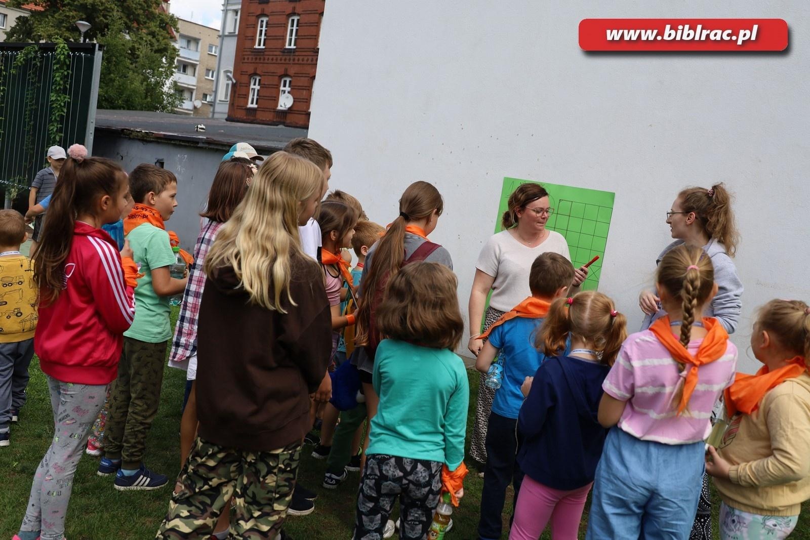Zdjęcie w galerii na portalu naszraciborz.pl: Podróżować to żyć – Letni Wehikuł Czasu w Bibliotece wiadomości z regionu