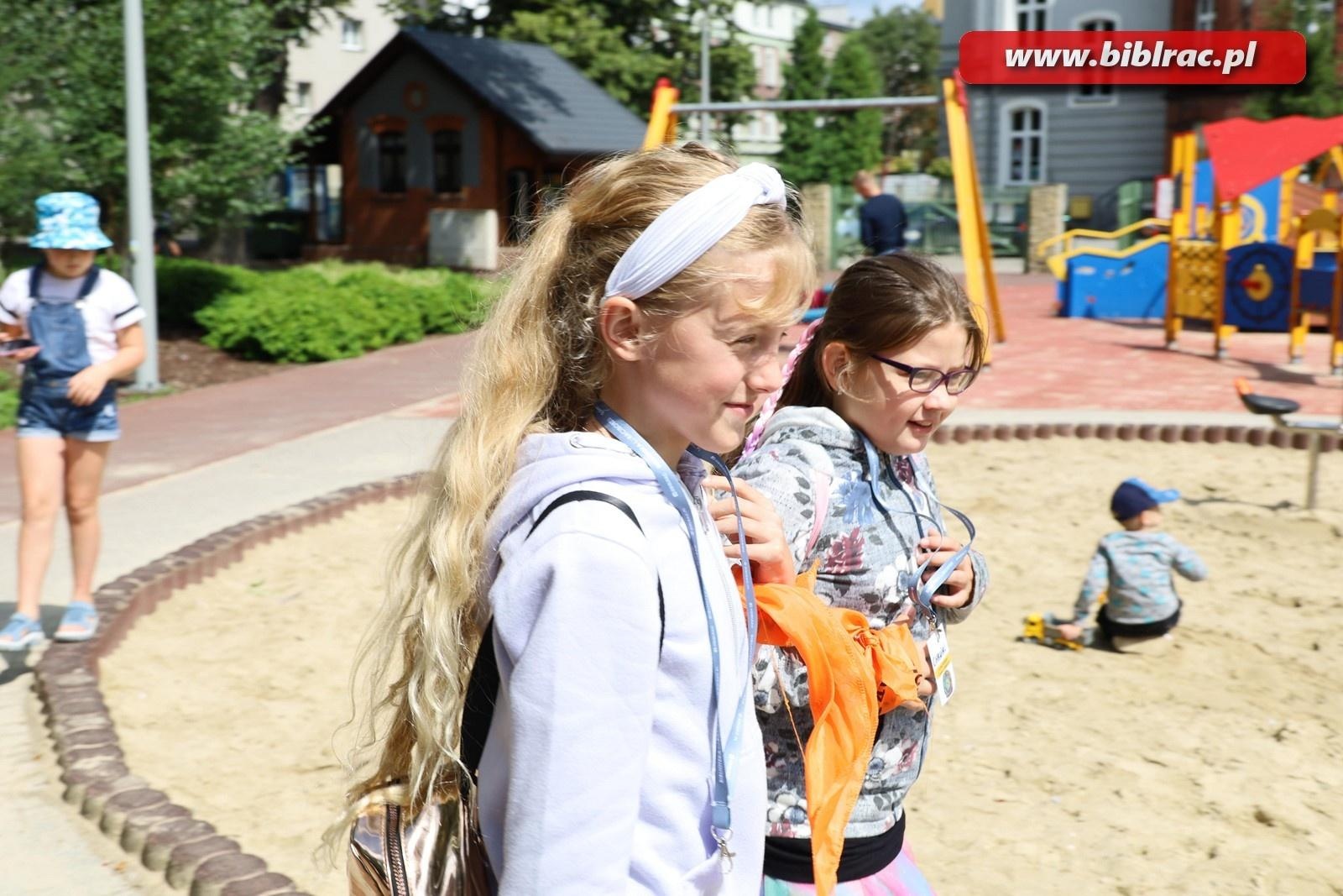 Zdjęcie w galerii na portalu naszraciborz.pl: Podróżować to żyć – Letni Wehikuł Czasu w Bibliotece wiadomości z regionu