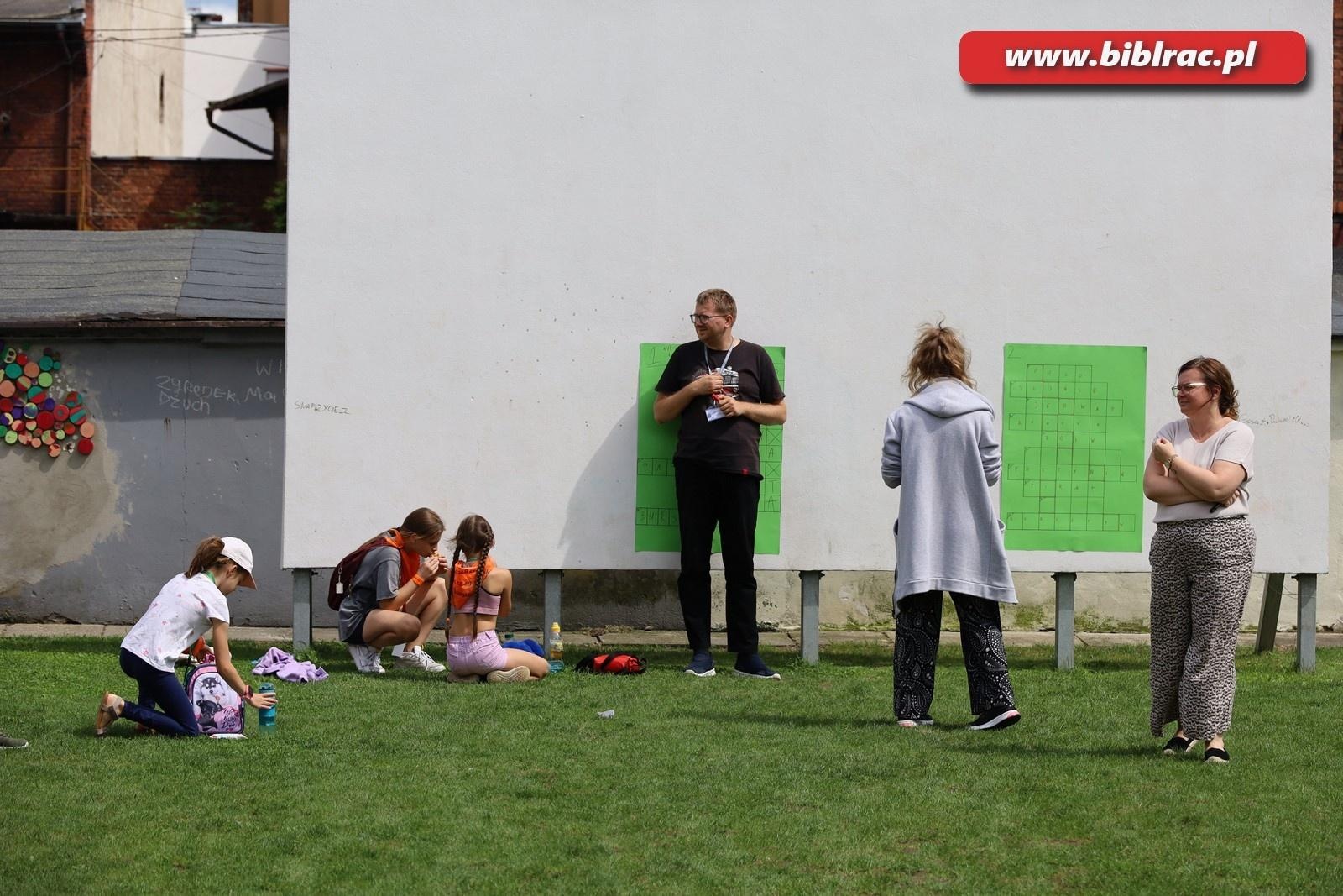 Zdjęcie w galerii na portalu naszraciborz.pl: Podróżować to żyć – Letni Wehikuł Czasu w Bibliotece wiadomości z regionu