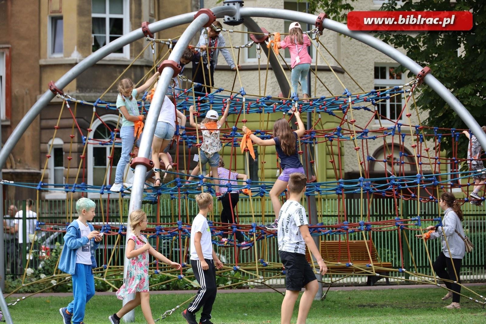 Zdjęcie w galerii na portalu naszraciborz.pl: Podróżować to żyć – Letni Wehikuł Czasu w Bibliotece wiadomości z regionu
