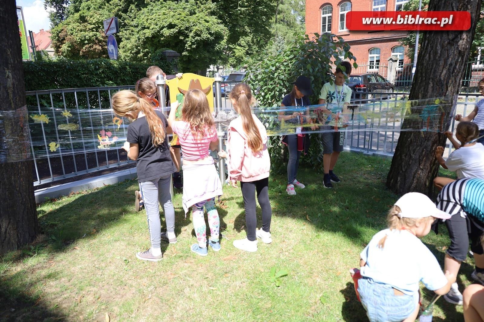 Zdjęcie w galerii na portalu naszraciborz.pl: Podróżować to żyć – Letni Wehikuł Czasu w Bibliotece wiadomości z regionu