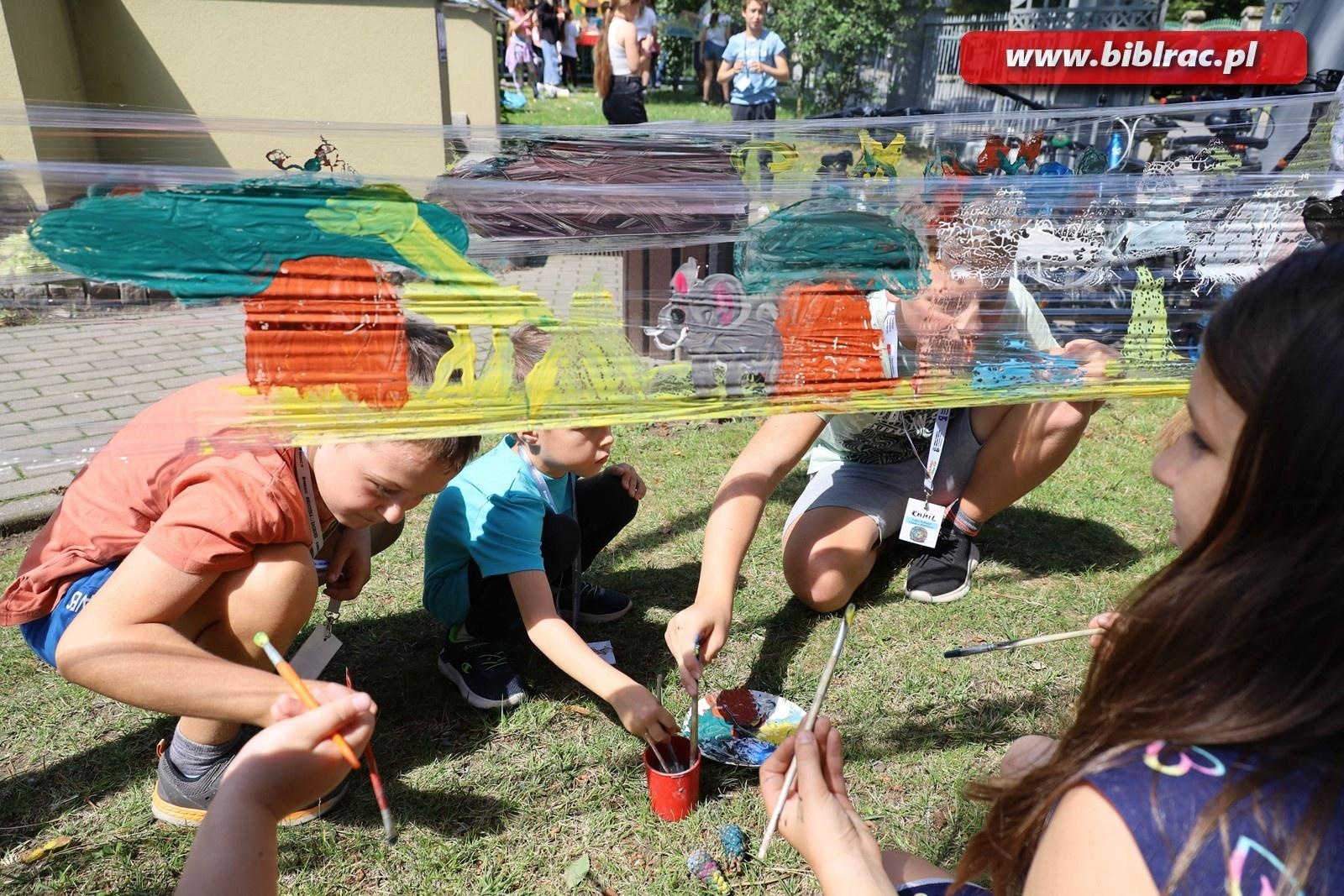 Zdjęcie w galerii na portalu naszraciborz.pl: Podróżować to żyć – Letni Wehikuł Czasu w Bibliotece wiadomości z regionu