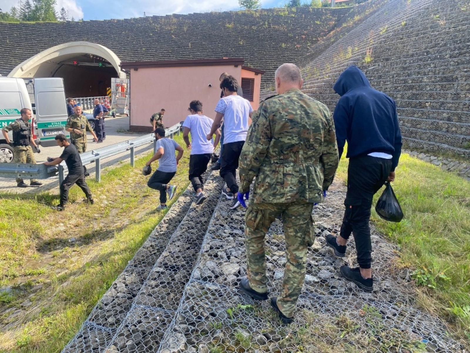 Zdjęcie w galerii na portalu naszraciborz.pl: Niemcy chcą kontroli na polsko-czeskich granicach. Rośnie liczba nielegalnych migrantów wiadomości z regionu