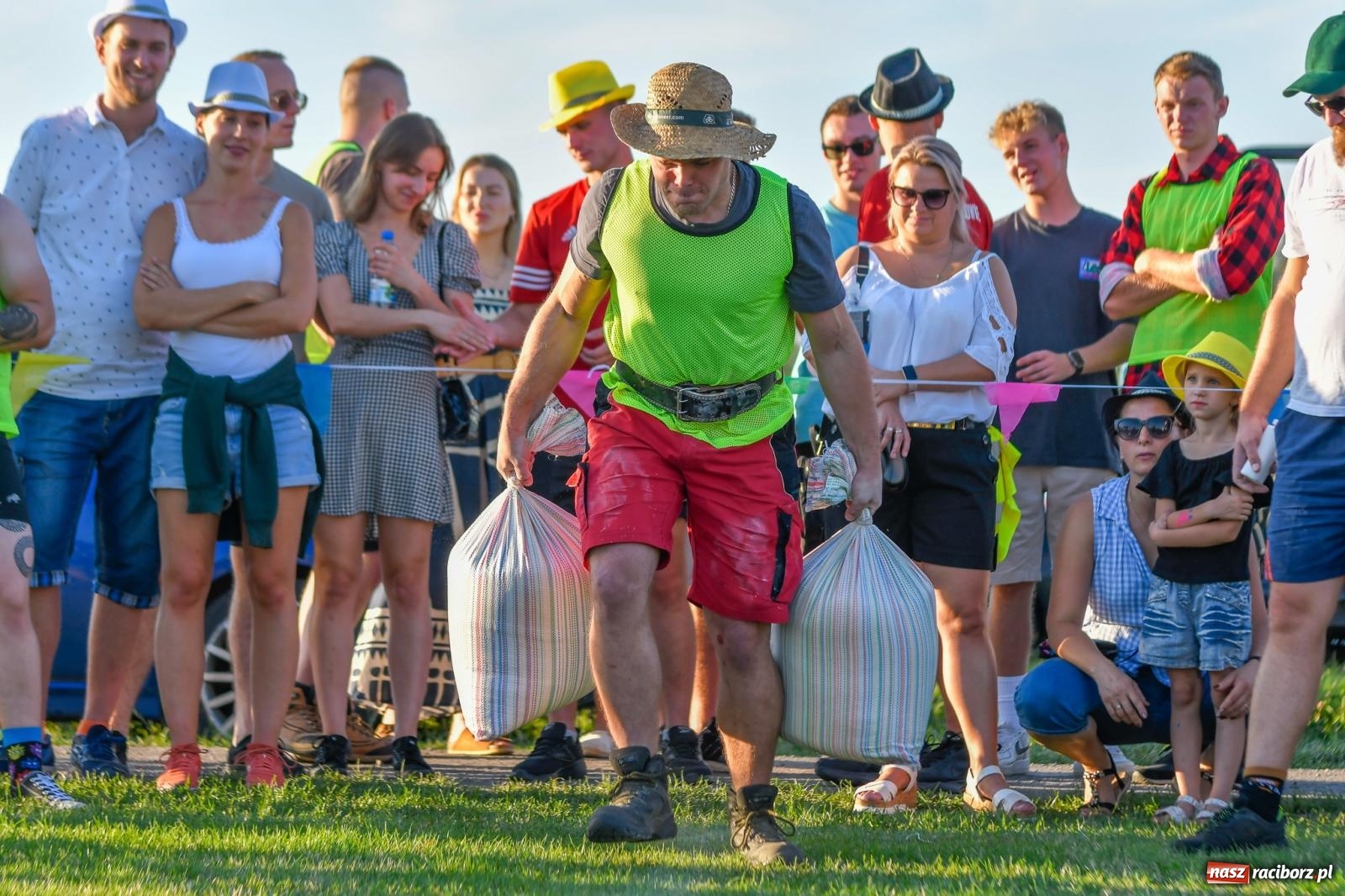 Zdjęcie w galerii na portalu naszraciborz.pl: W farmerach siła, czyli BamberParty 2023 w Grzegorzowicach [FOTO i WIDEO] wiadomości z regionu