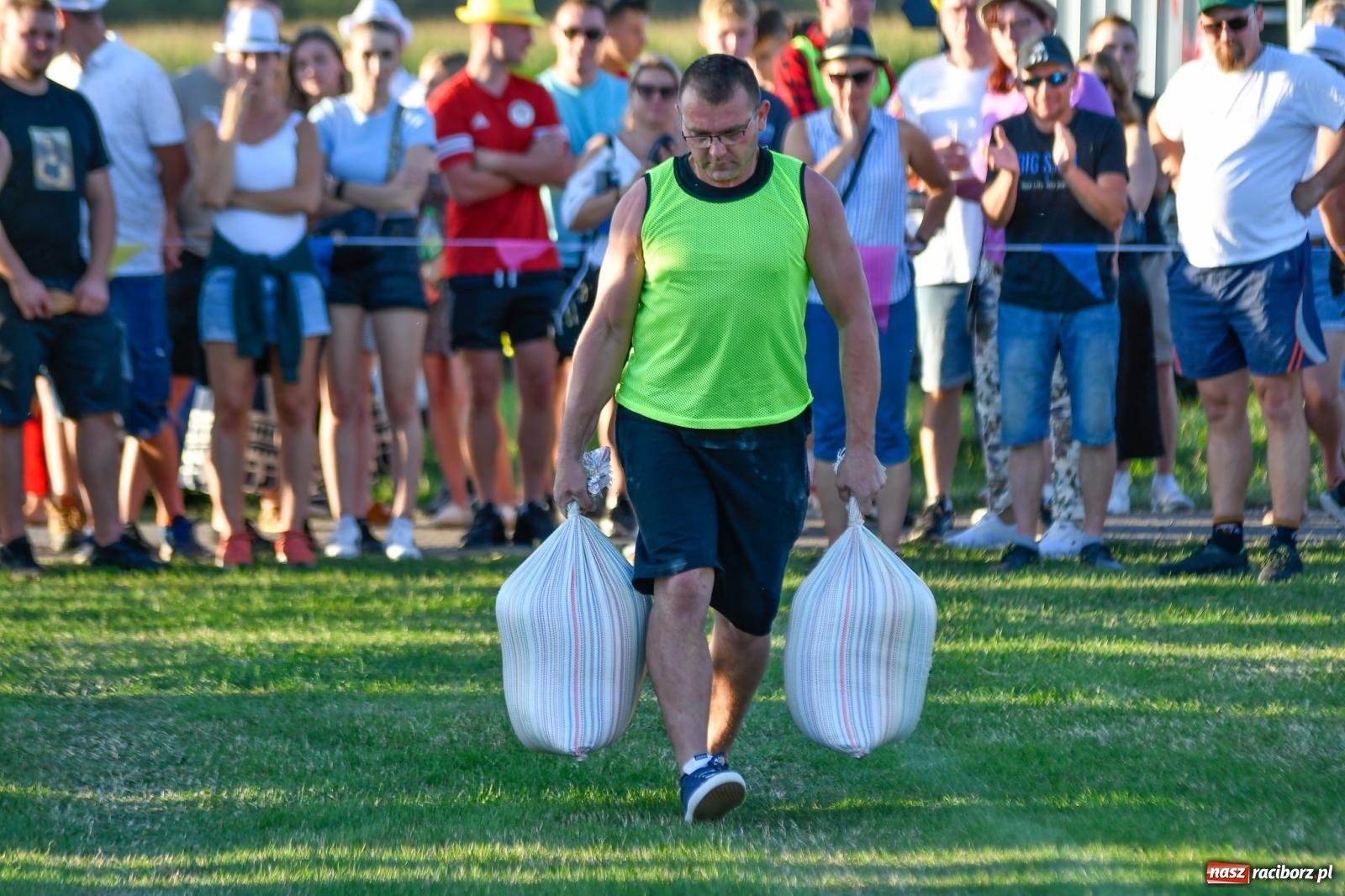 Zdjęcie w galerii na portalu naszraciborz.pl: W farmerach siła, czyli BamberParty 2023 w Grzegorzowicach [FOTO i WIDEO] wiadomości z regionu