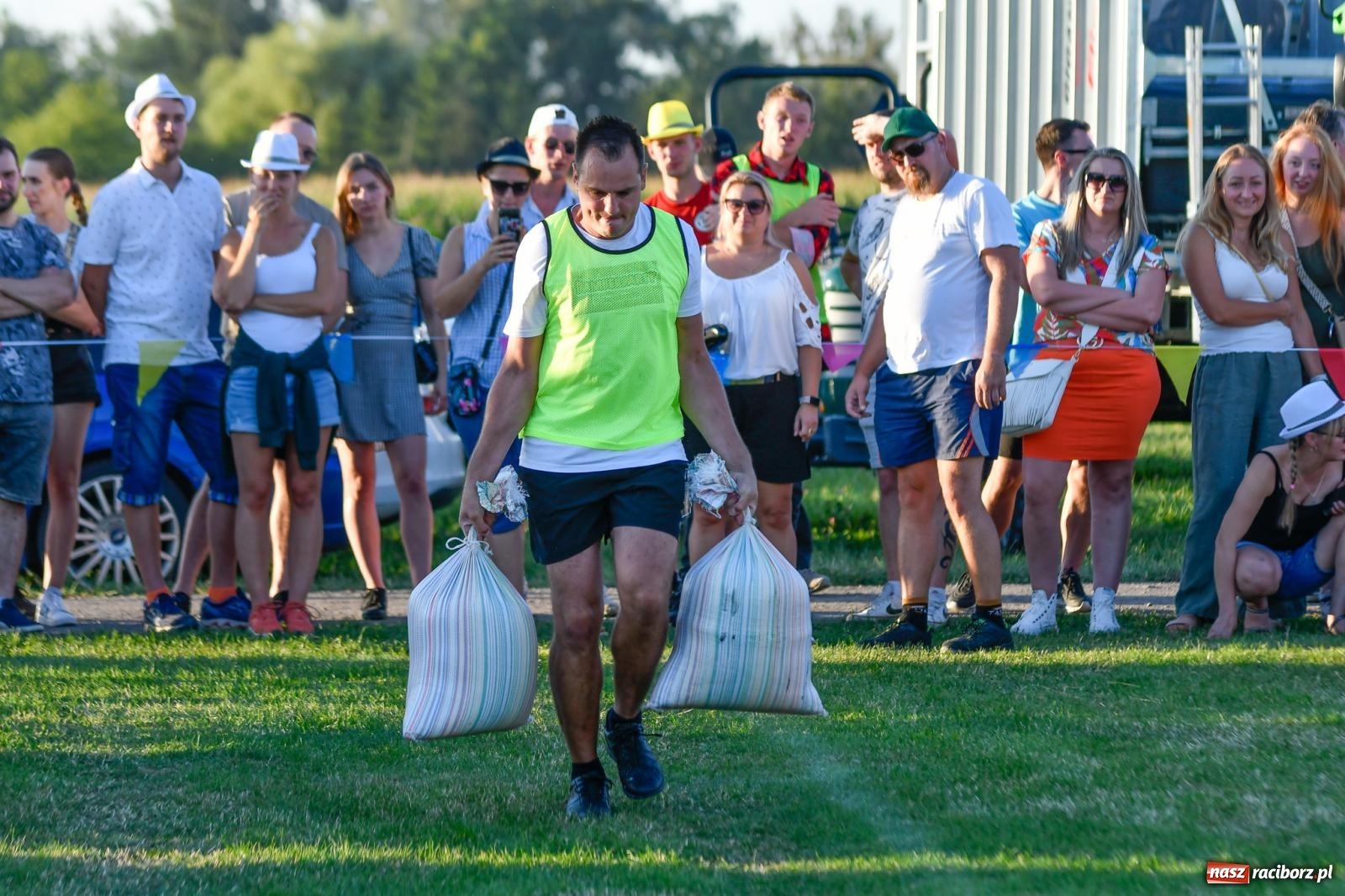 Zdjęcie w galerii na portalu naszraciborz.pl: W farmerach siła, czyli BamberParty 2023 w Grzegorzowicach [FOTO i WIDEO] wiadomości z regionu