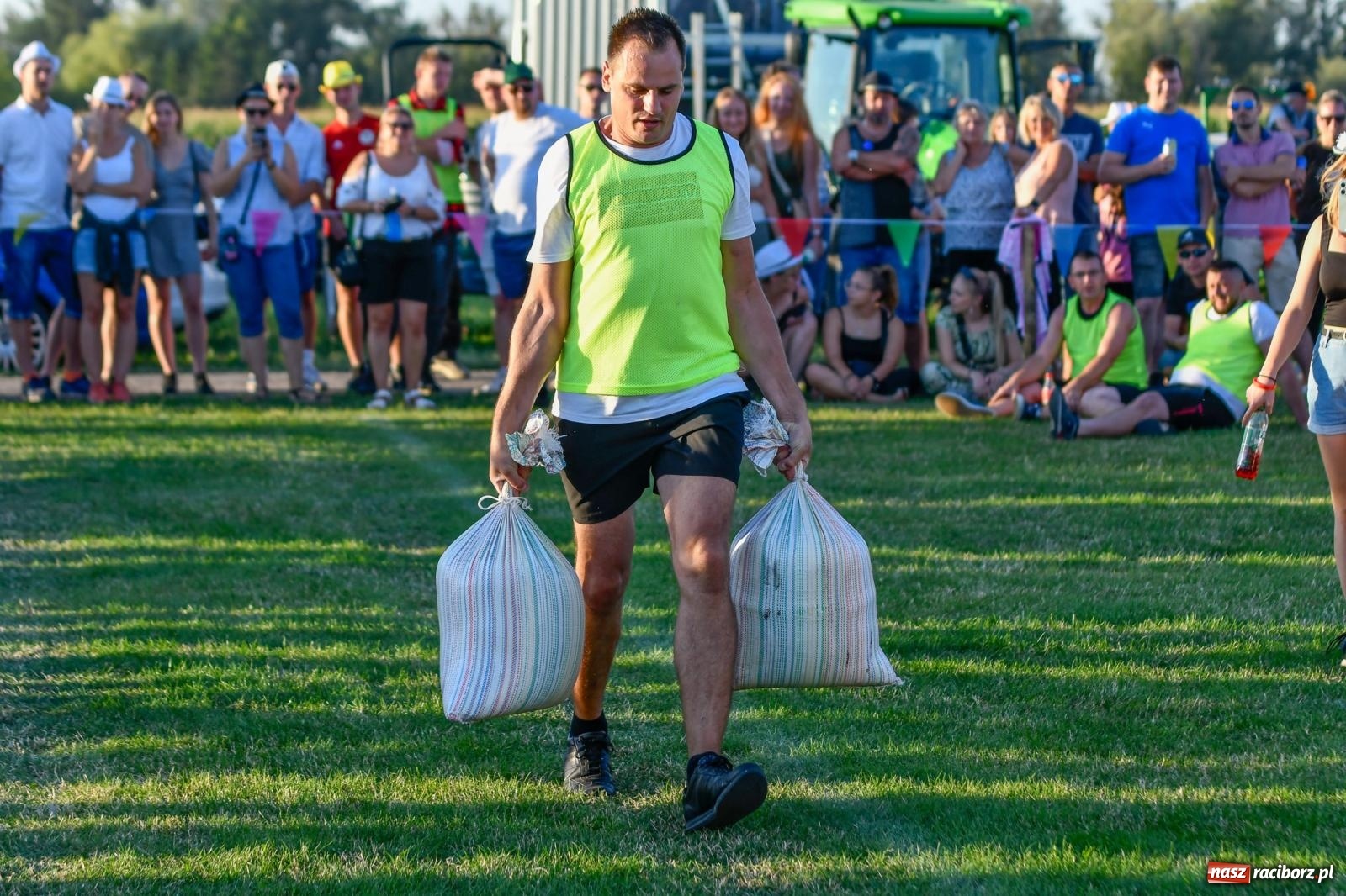 Zdjęcie w galerii na portalu naszraciborz.pl: W farmerach siła, czyli BamberParty 2023 w Grzegorzowicach [FOTO i WIDEO] wiadomości z regionu