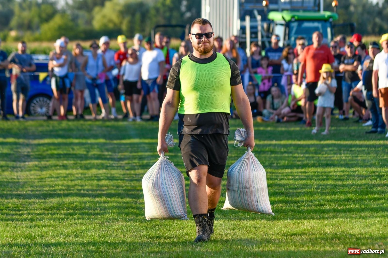 Zdjęcie w galerii na portalu naszraciborz.pl: W farmerach siła, czyli BamberParty 2023 w Grzegorzowicach [FOTO i WIDEO] wiadomości z regionu