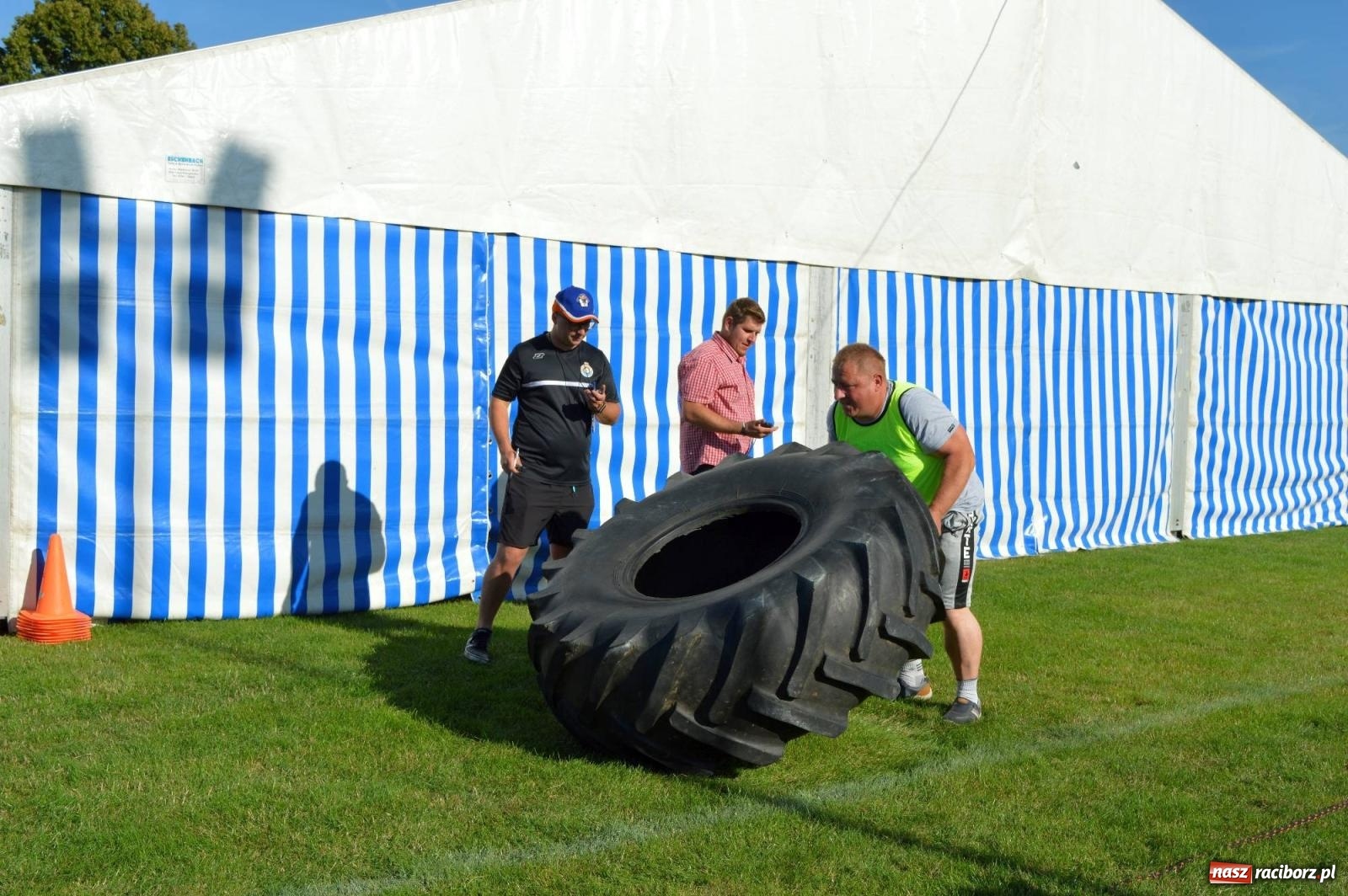 Zdjęcie w galerii na portalu naszraciborz.pl: W farmerach siła, czyli BamberParty 2023 w Grzegorzowicach [FOTO i WIDEO] wiadomości z regionu