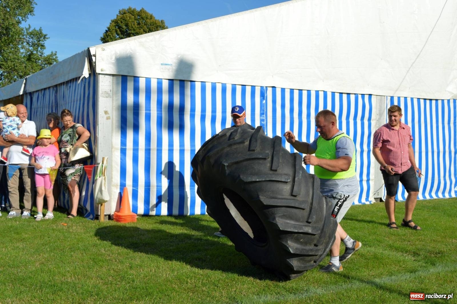 Zdjęcie w galerii na portalu naszraciborz.pl: W farmerach siła, czyli BamberParty 2023 w Grzegorzowicach [FOTO i WIDEO] wiadomości z regionu