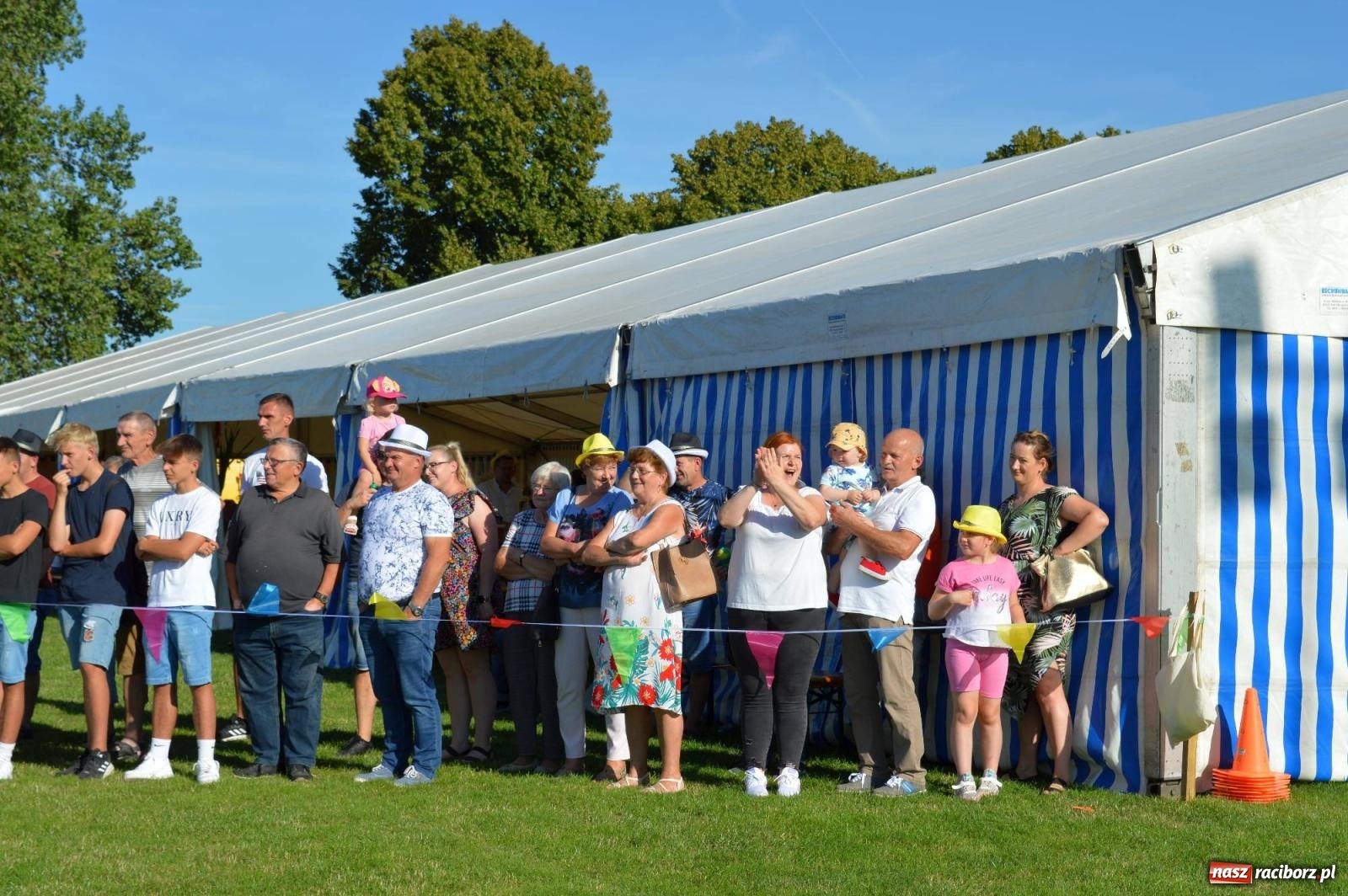 Zdjęcie w galerii na portalu naszraciborz.pl: W farmerach siła, czyli BamberParty 2023 w Grzegorzowicach [FOTO i WIDEO] wiadomości z regionu