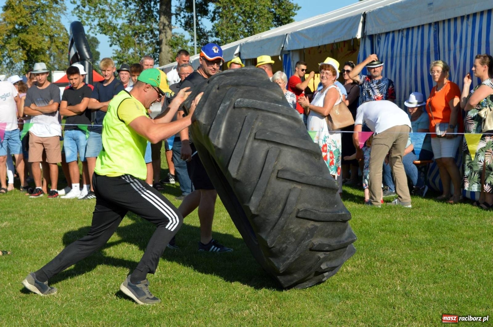 Zdjęcie w galerii na portalu naszraciborz.pl: W farmerach siła, czyli BamberParty 2023 w Grzegorzowicach [FOTO i WIDEO] wiadomości z regionu
