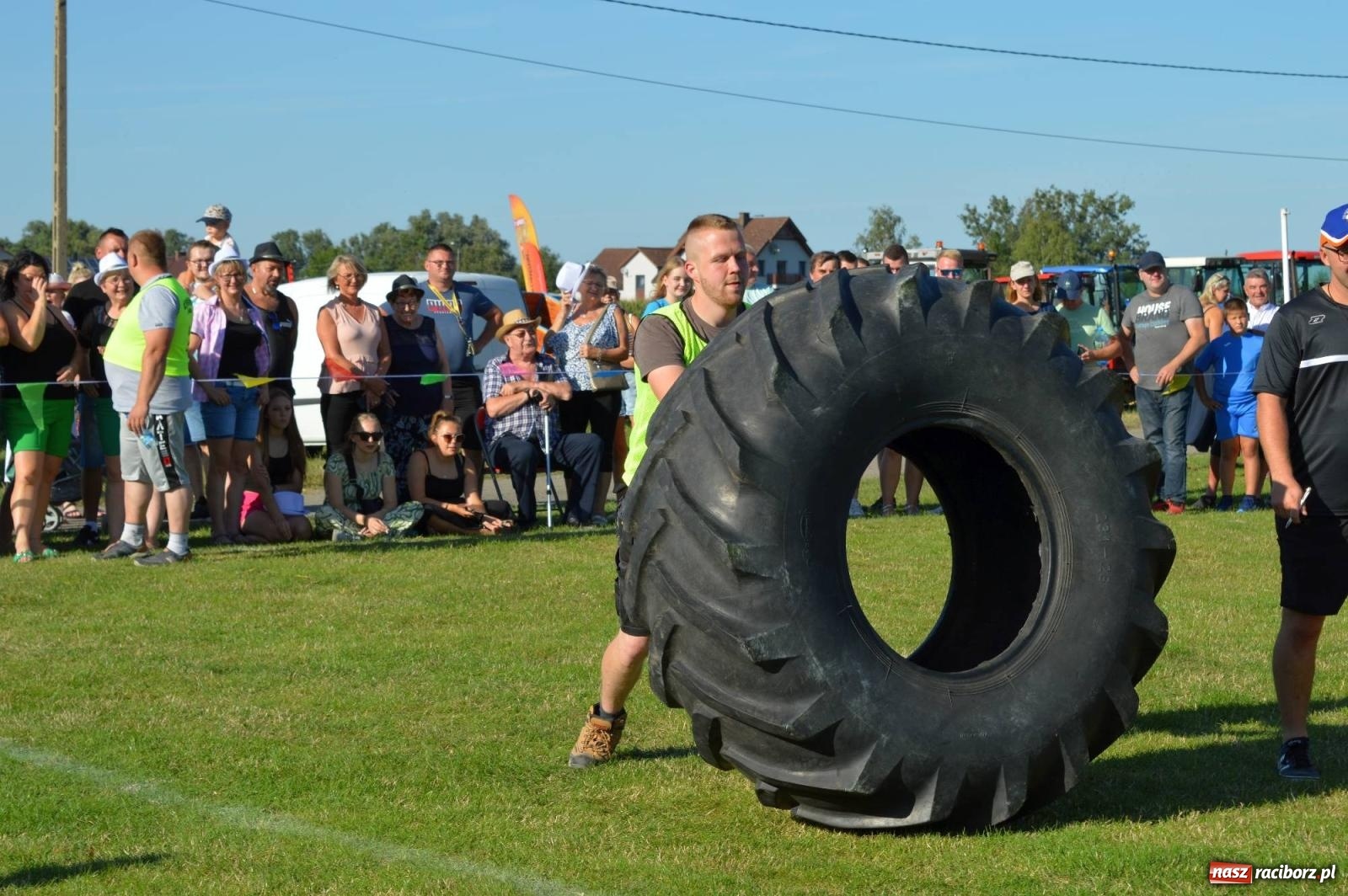 Zdjęcie w galerii na portalu naszraciborz.pl: W farmerach siła, czyli BamberParty 2023 w Grzegorzowicach [FOTO i WIDEO] wiadomości z regionu