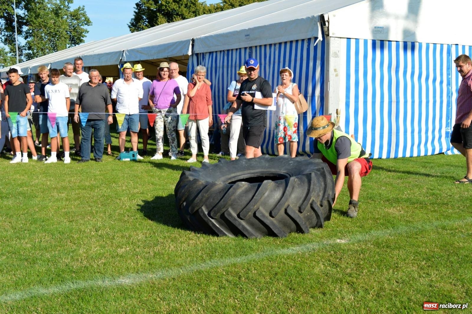 Zdjęcie w galerii na portalu naszraciborz.pl: W farmerach siła, czyli BamberParty 2023 w Grzegorzowicach [FOTO i WIDEO] wiadomości z regionu