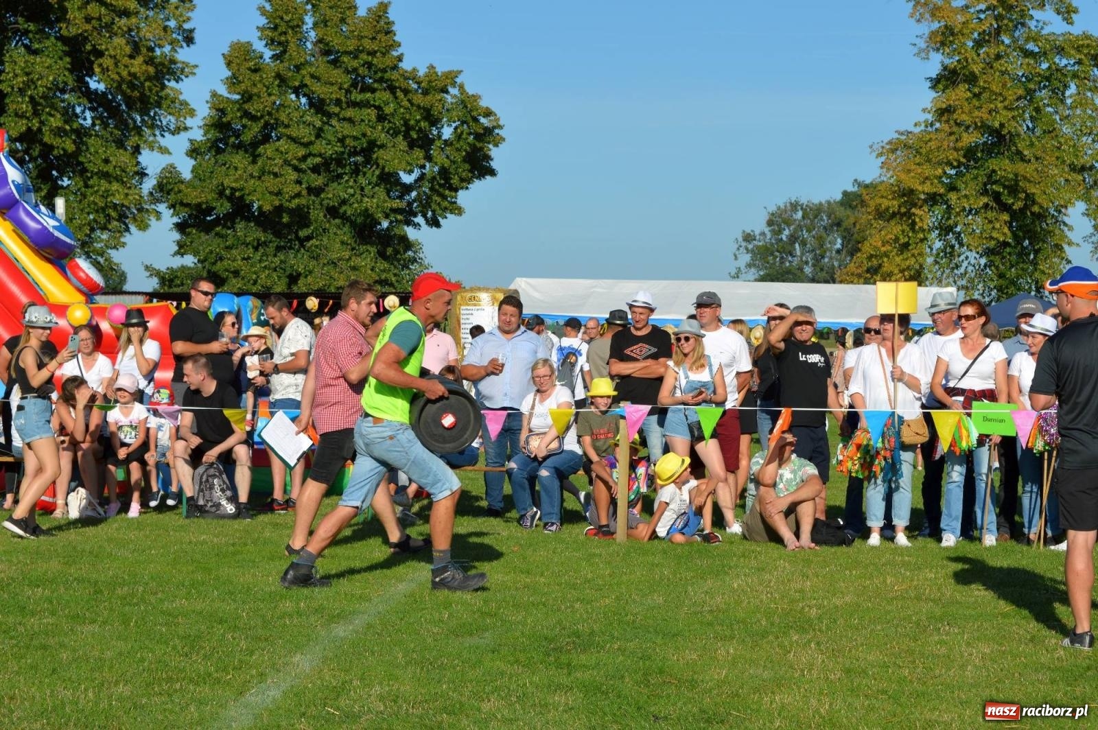 Zdjęcie w galerii na portalu naszraciborz.pl: W farmerach siła, czyli BamberParty 2023 w Grzegorzowicach [FOTO i WIDEO] wiadomości z regionu